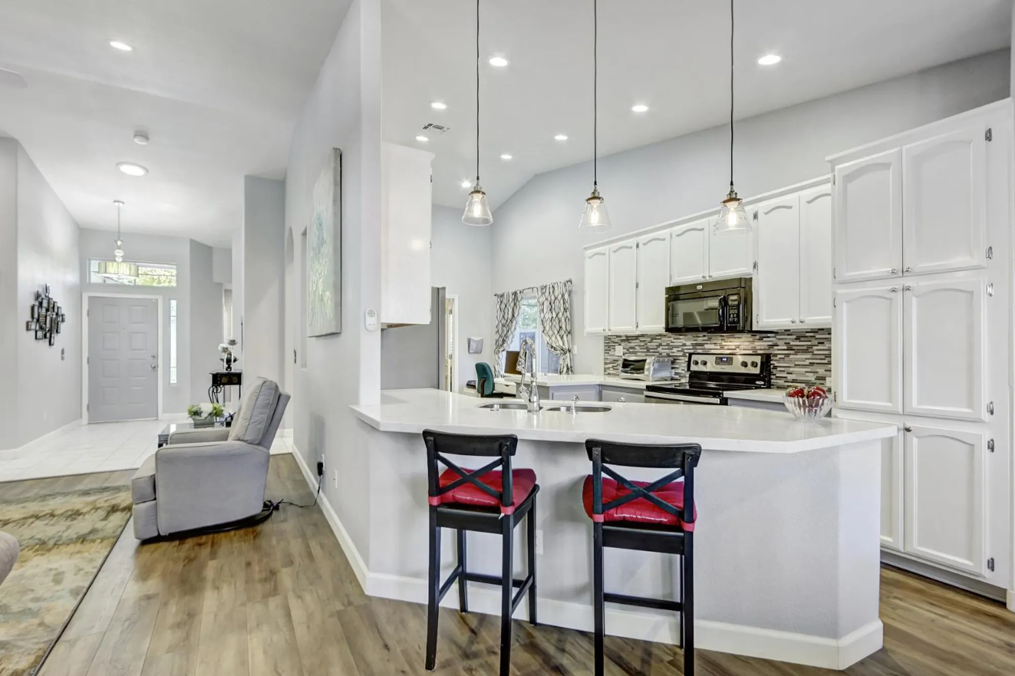 Property Slideshow image 17 of 51 | 7618 sunvaught ln, Sacramento, CA, 95828