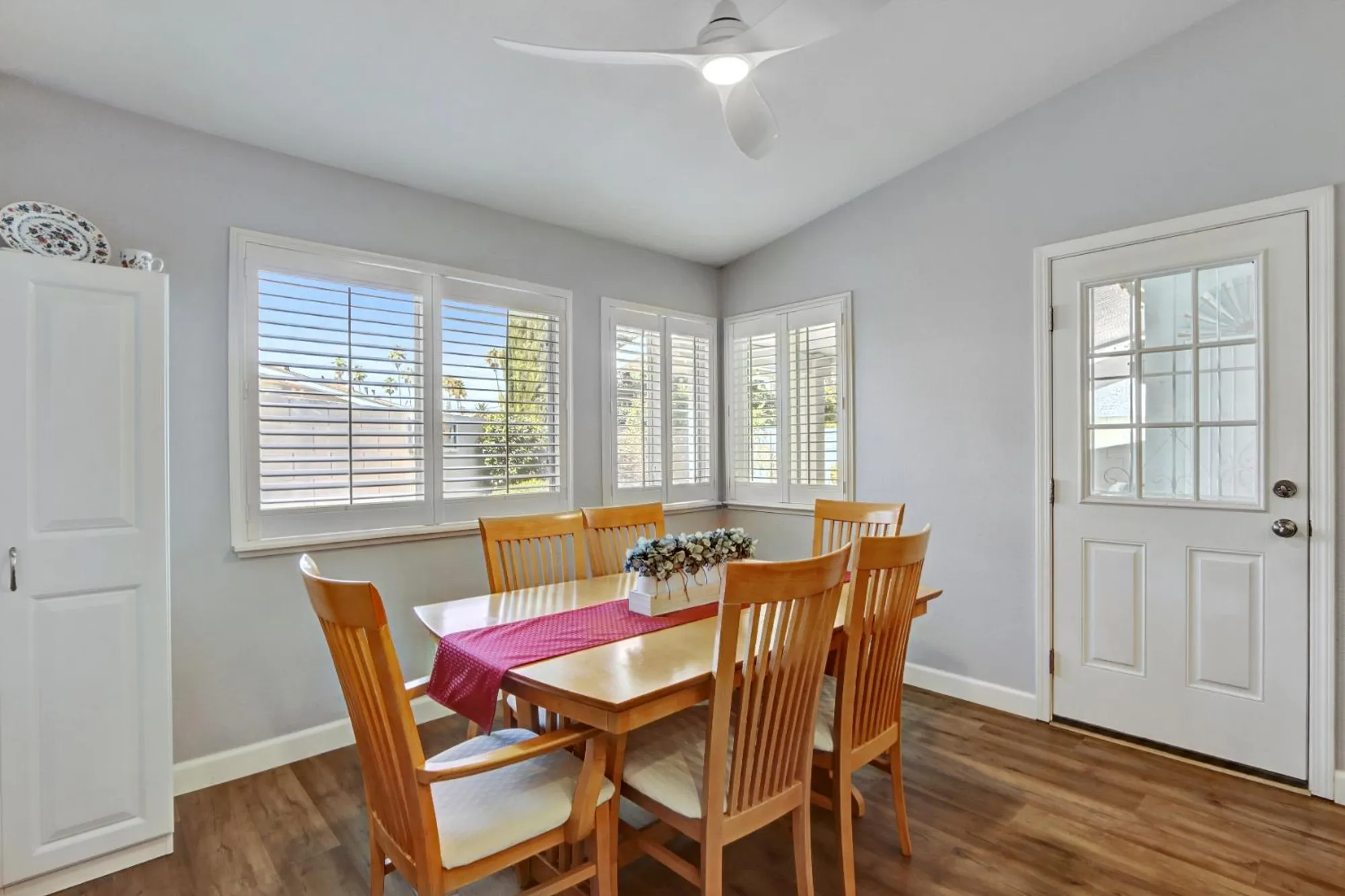 Property Slideshow image 13 of 51 | 7618 sunvaught ln, Sacramento, CA, 95828