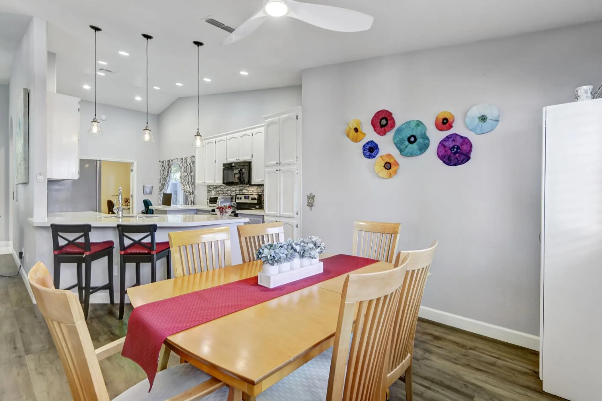 Property Slideshow image 16 of 51 | 7618 sunvaught ln, Sacramento, CA, 95828