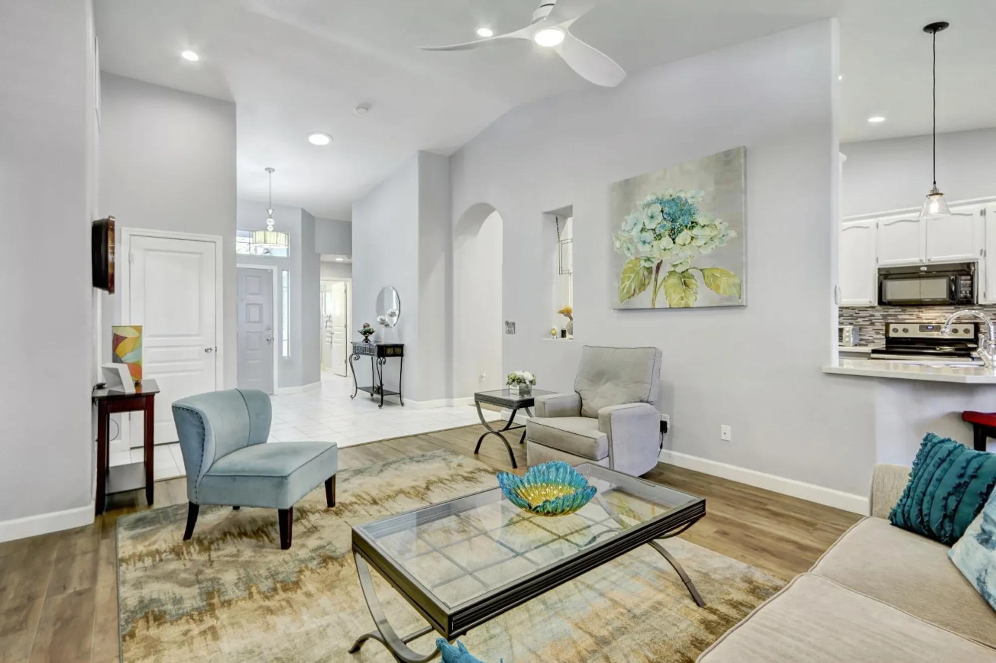 Property Slideshow image 11 of 51 | 7618 sunvaught ln, Sacramento, CA, 95828