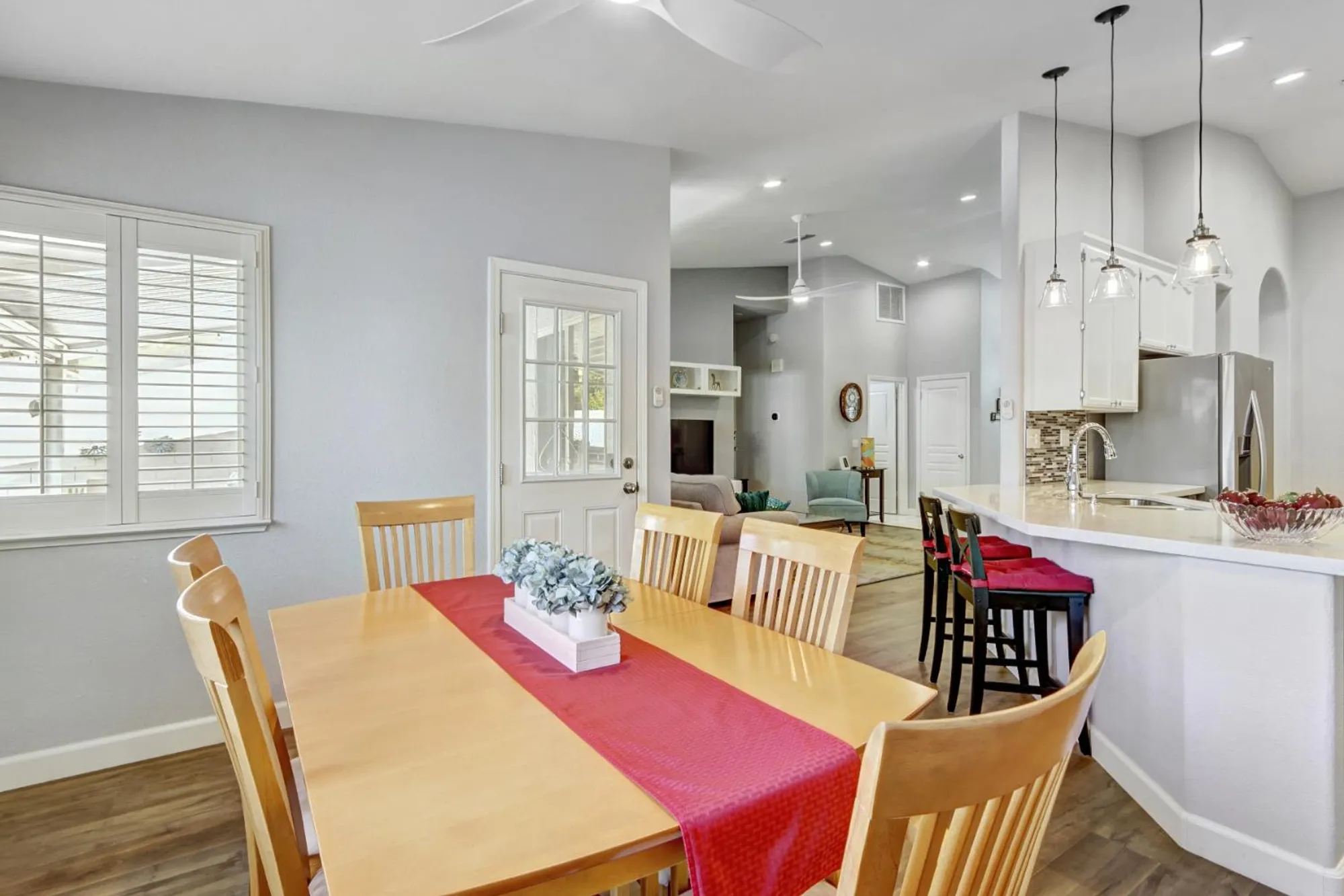 Property Slideshow image 15 of 51 | 7618 sunvaught ln, Sacramento, CA, 95828