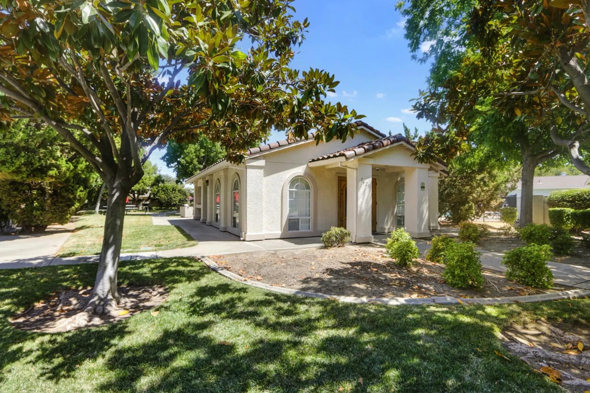 Property Slideshow image 47 of 51 | 7618 sunvaught ln, Sacramento, CA, 95828