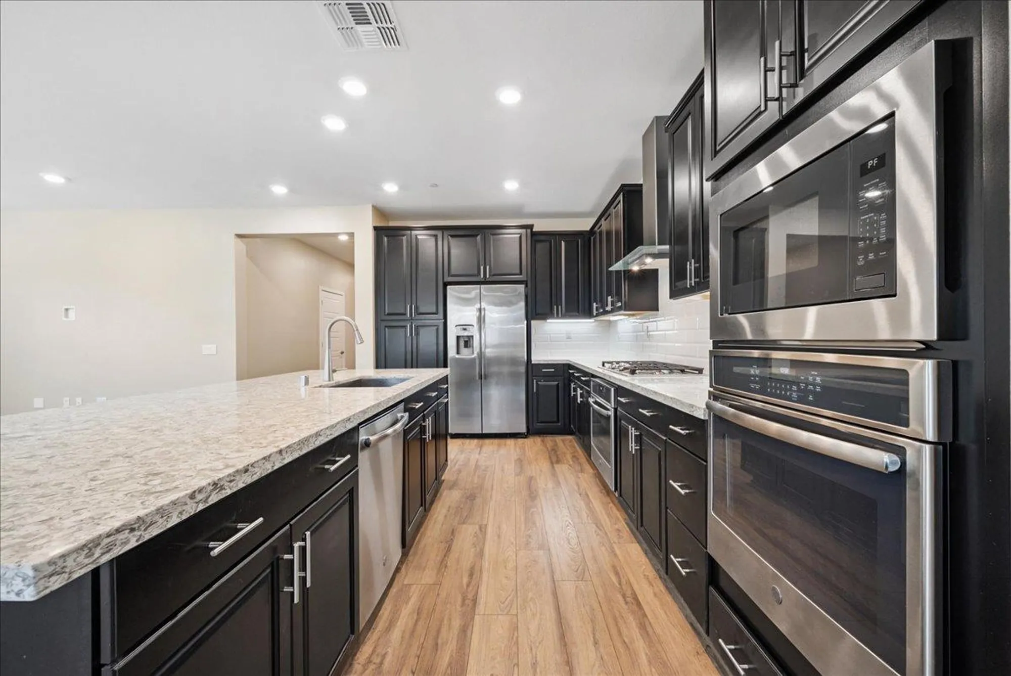 Property Slideshow image 12 of 38 | 7040 orbital ln, Roseville, CA, 95747