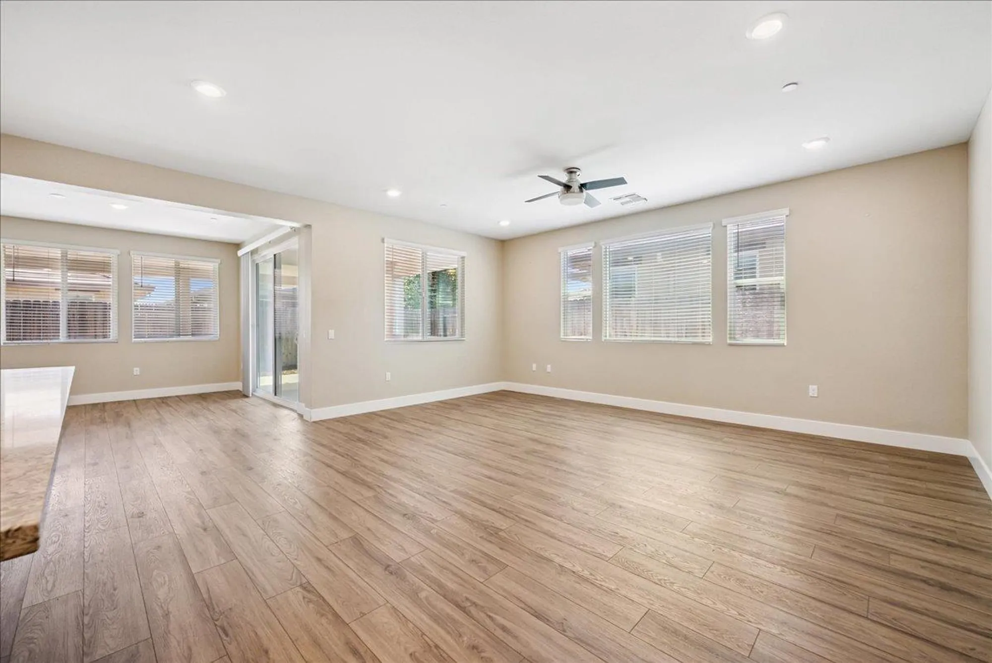 Property Slideshow image 5 of 38 | 7040 orbital ln, Roseville, CA, 95747