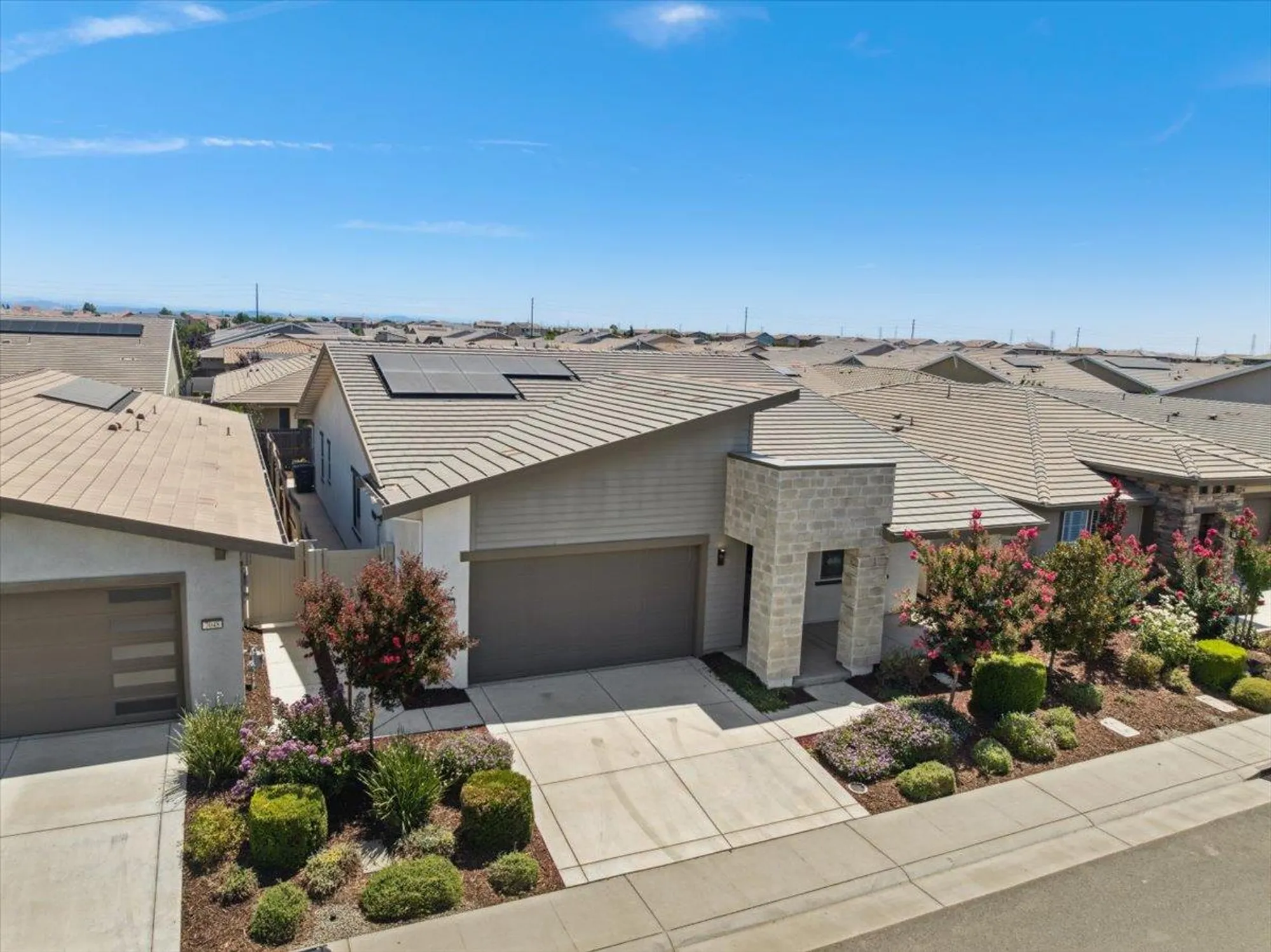 Property Slideshow image 33 of 38 | 7040 orbital ln, Roseville, CA, 95747