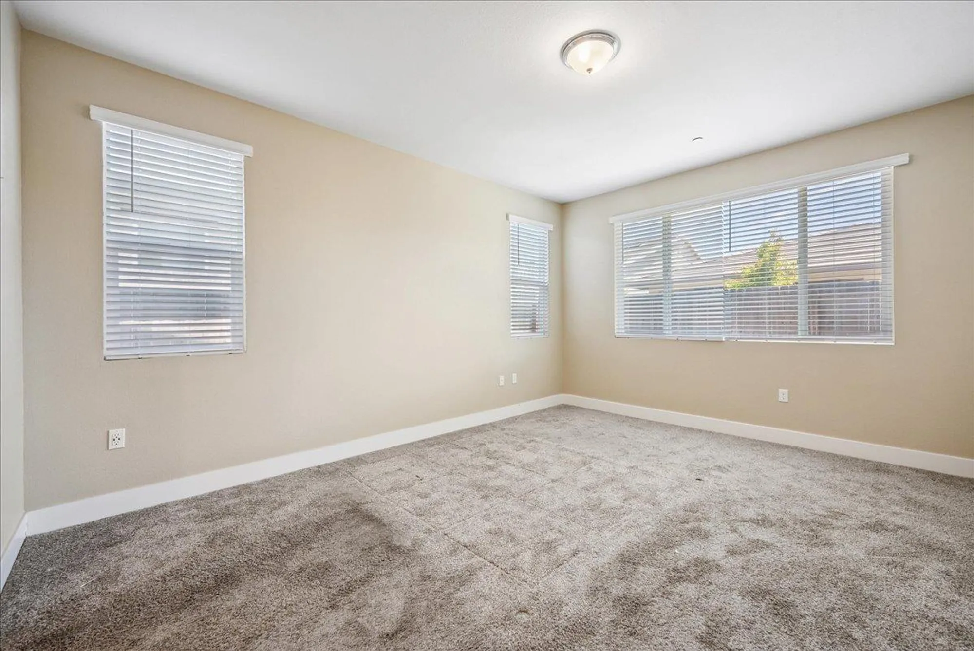Property Slideshow image 16 of 38 | 7040 orbital ln, Roseville, CA, 95747