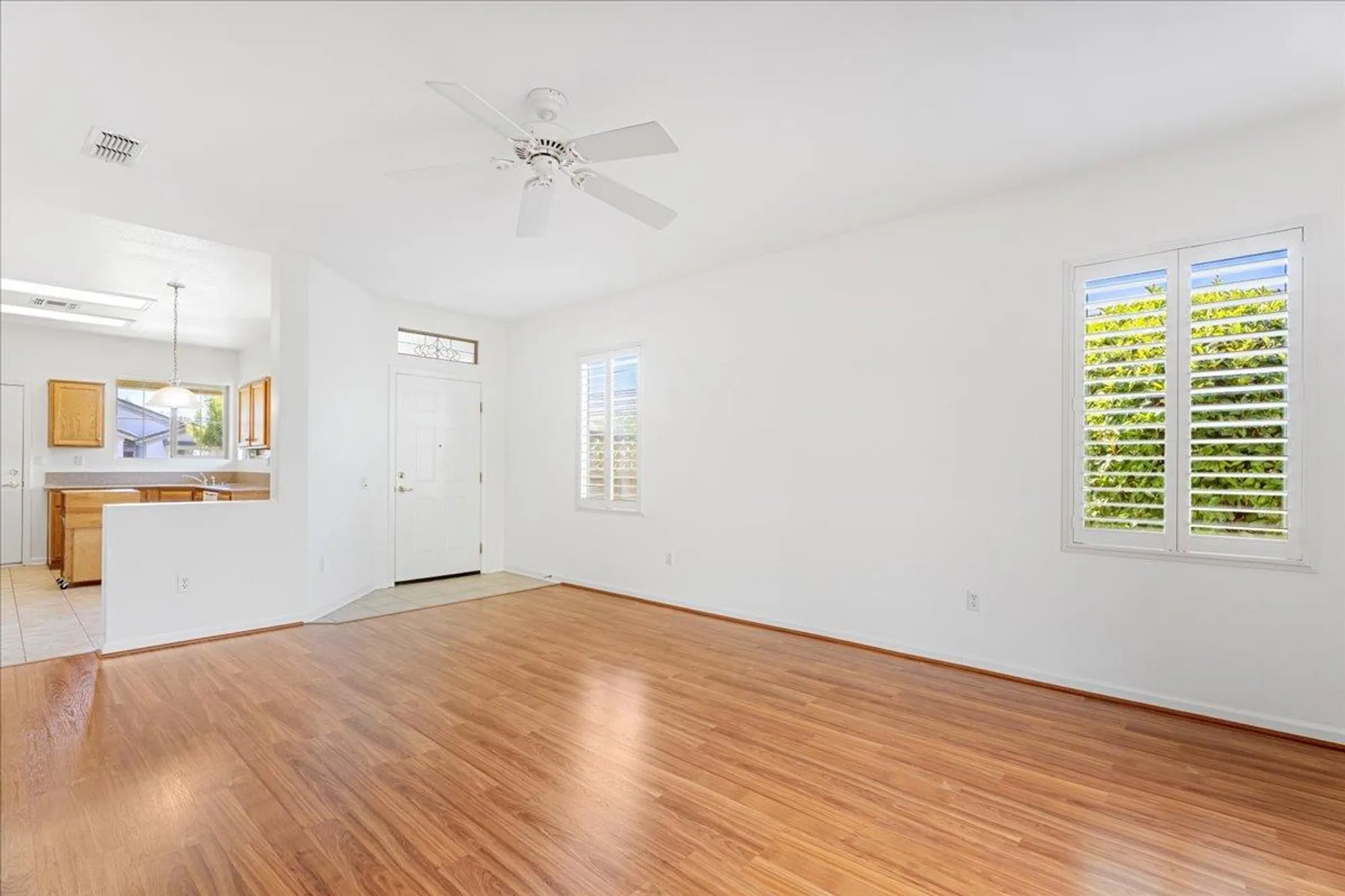 Property Slideshow image 6 of 31 | 2012 gatehouse ln, Lincoln, CA, 95648