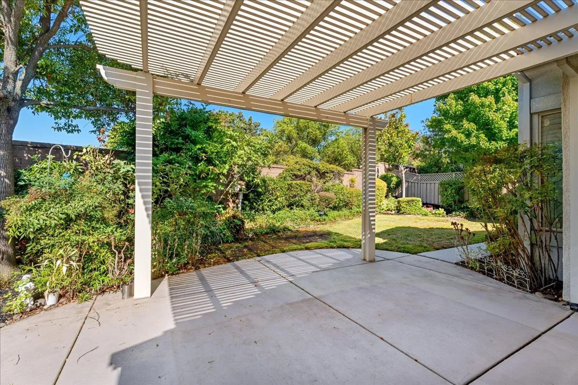 Property Slideshow image 21 of 31 | 2012 gatehouse ln, Lincoln, CA, 95648