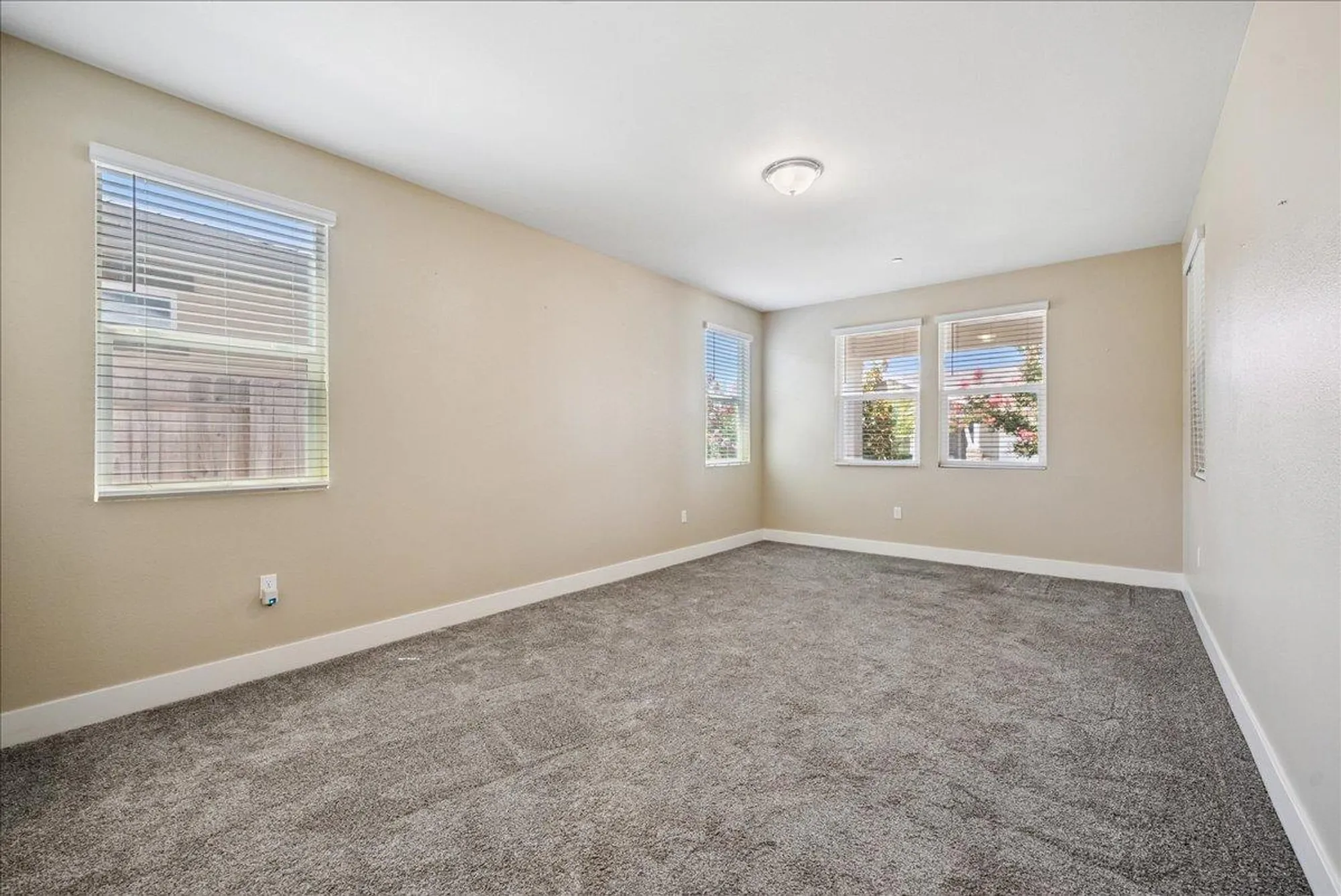Property Slideshow image 25 of 38 | 7040 orbital ln, Roseville, CA, 95747