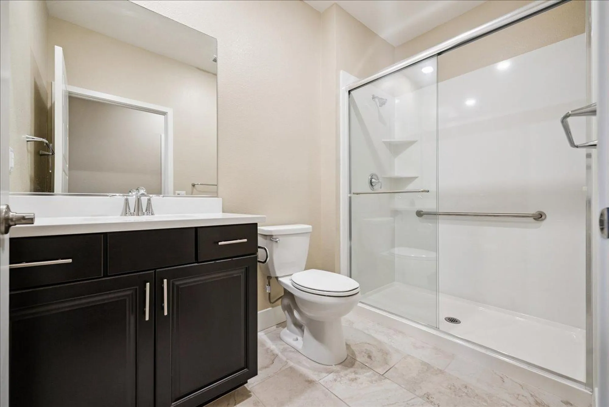 Property Slideshow image 24 of 38 | 7040 orbital ln, Roseville, CA, 95747