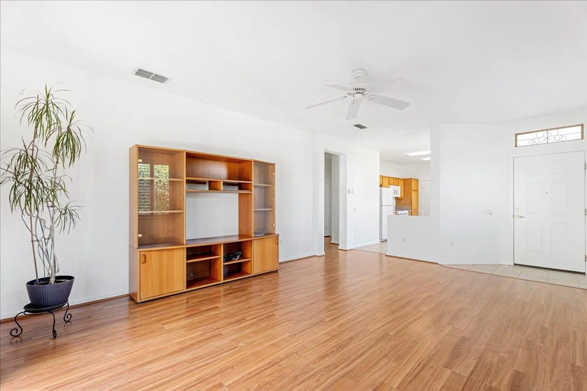 Property Slideshow image 5 of 31 | 2012 gatehouse ln, Lincoln, CA, 95648