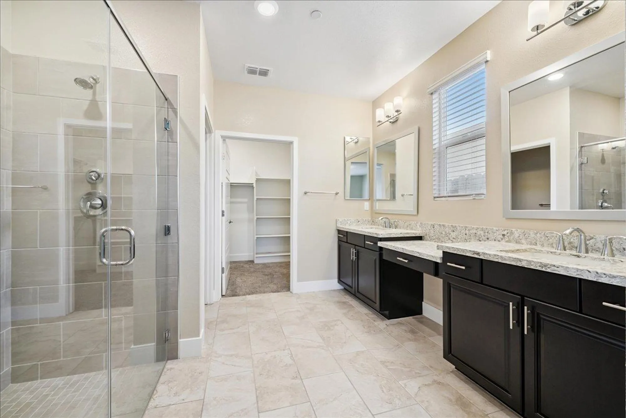 Property Slideshow image 18 of 38 | 7040 orbital ln, Roseville, CA, 95747