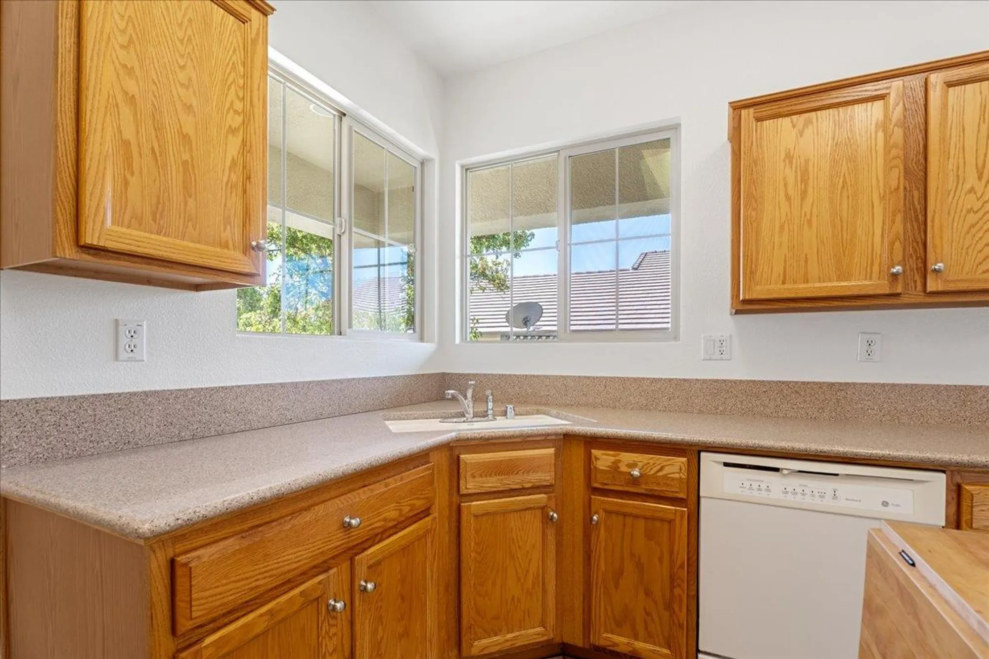 Property Slideshow image 11 of 31 | 2012 gatehouse ln, Lincoln, CA, 95648
