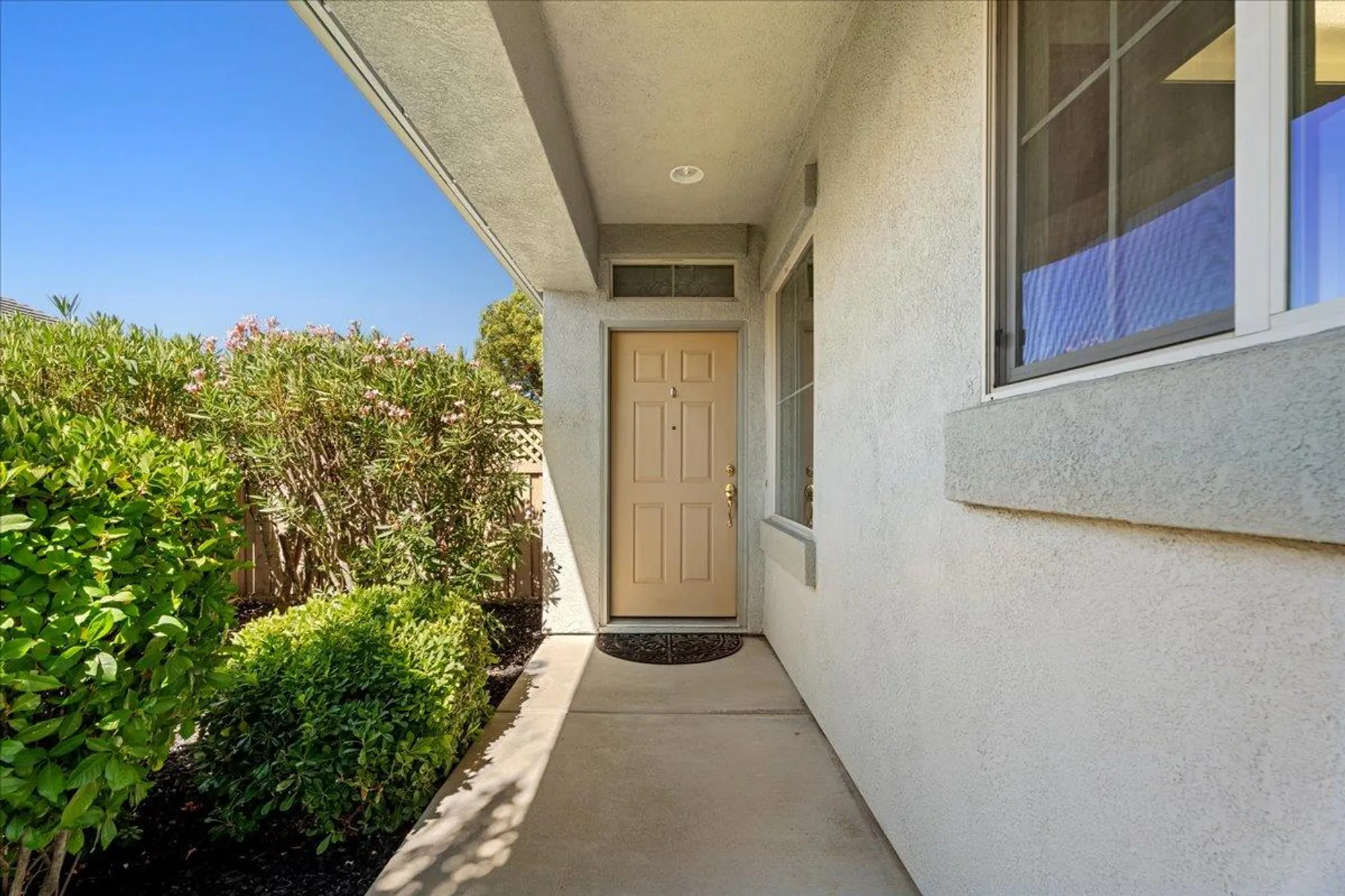 Property Slideshow image 2 of 31 | 2012 gatehouse ln, Lincoln, CA, 95648