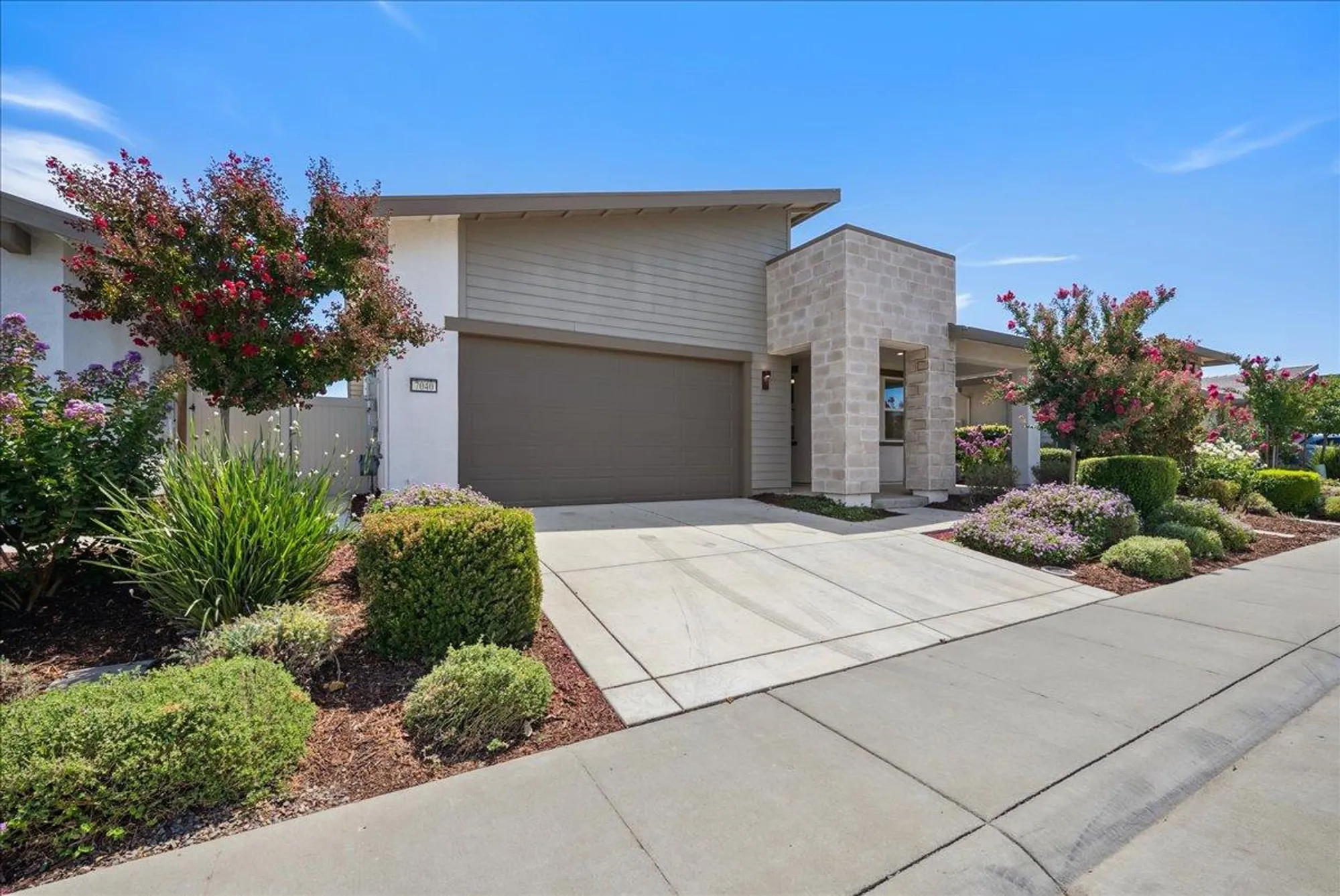 Property Slideshow image 2 of 38 | 7040 orbital ln, Roseville, CA, 95747