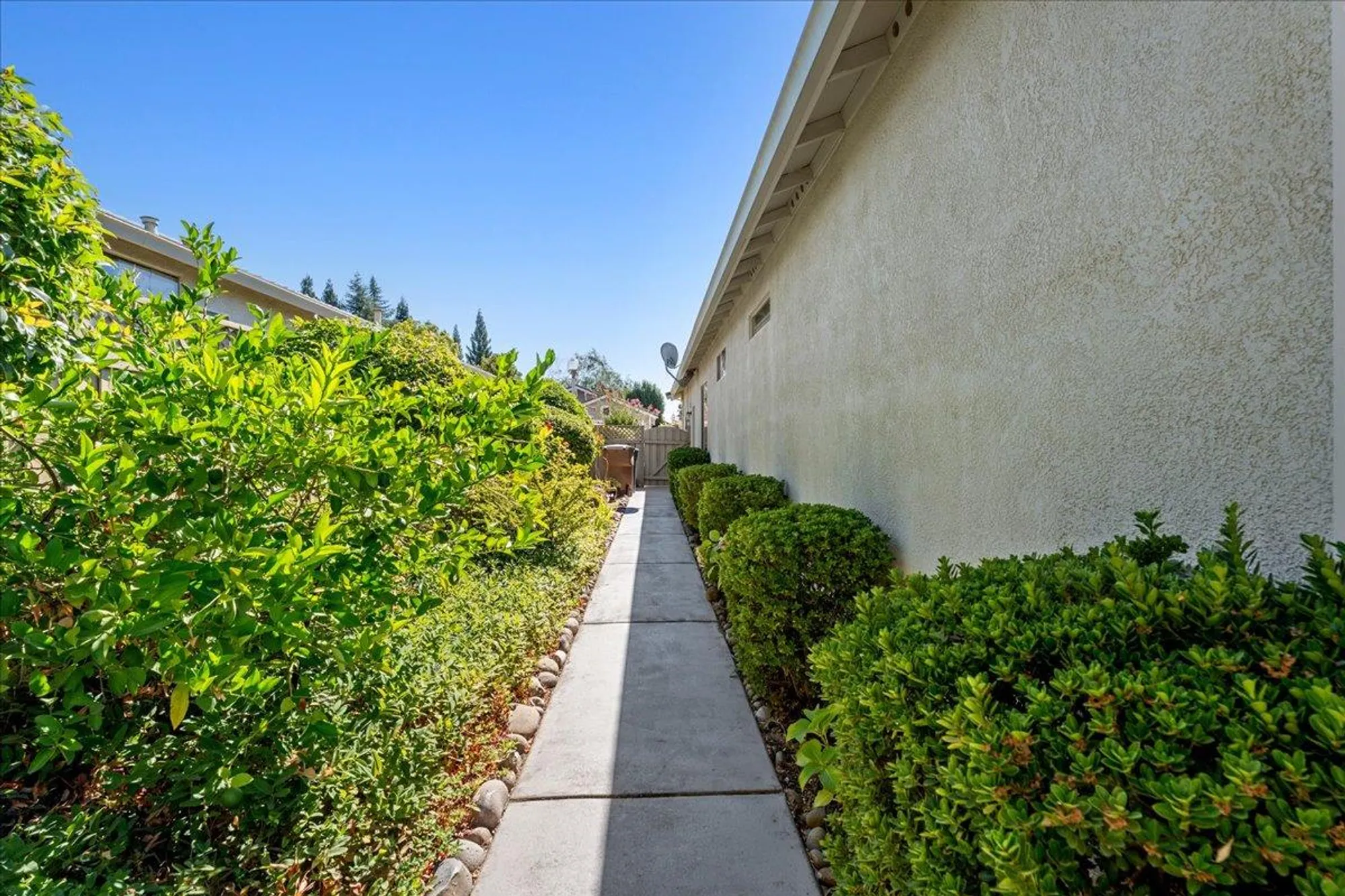 Property Slideshow image 23 of 31 | 2012 gatehouse ln, Lincoln, CA, 95648