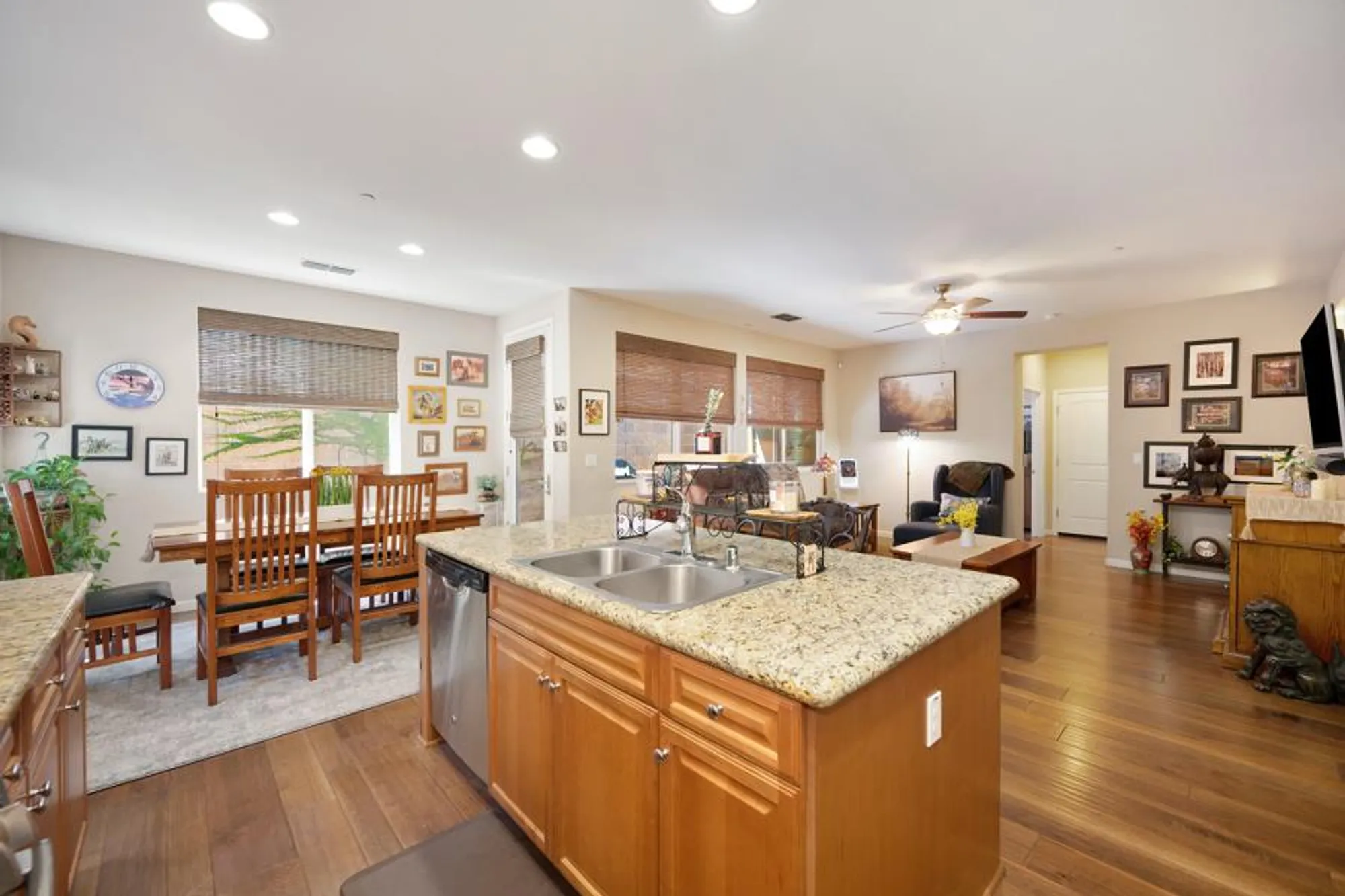 Property Slideshow image 12 of 41 | 9763 dartwell way, Sacramento, CA, 95829