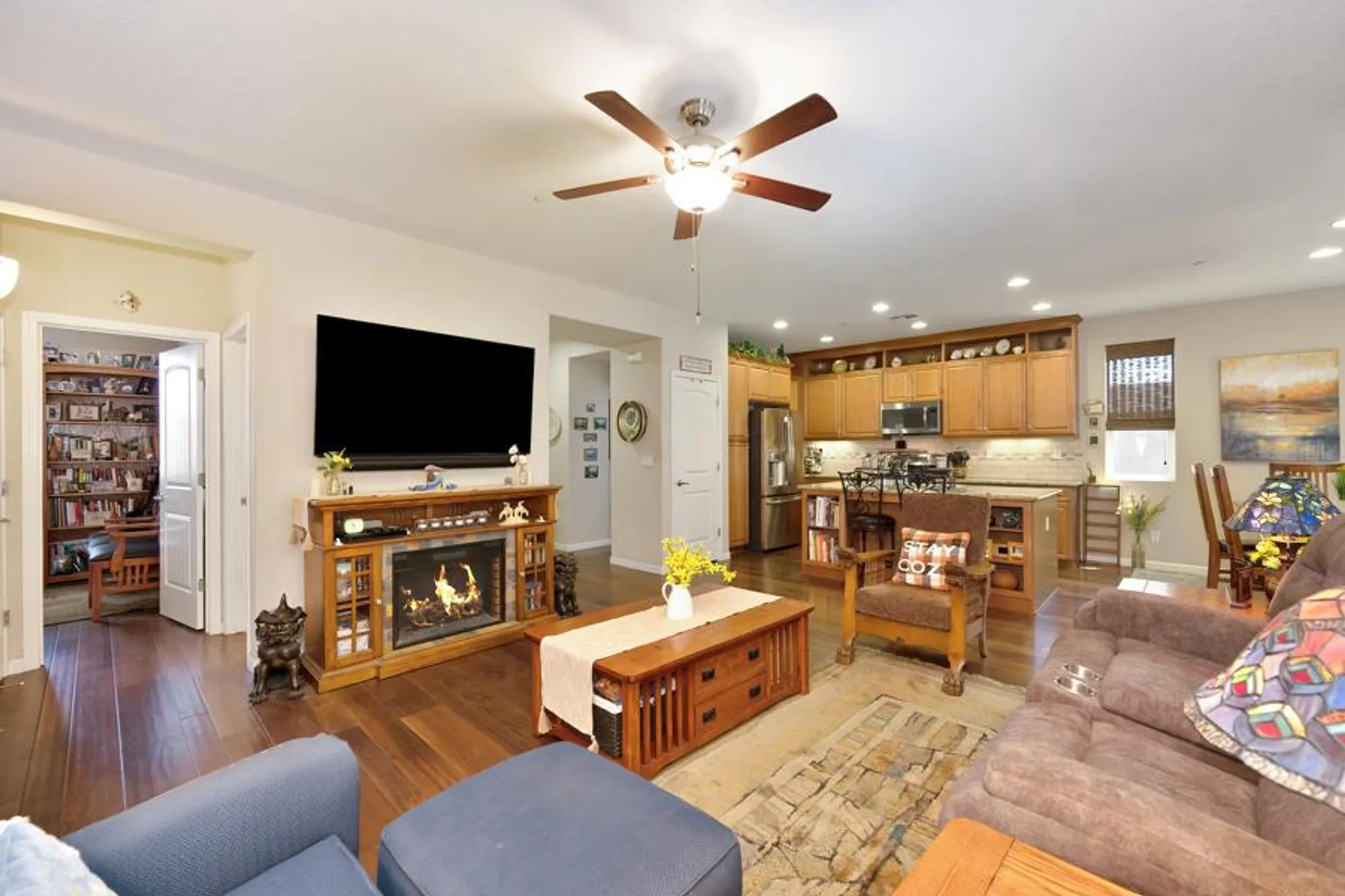 Property Slideshow image 20 of 41 | 9763 dartwell way, Sacramento, CA, 95829