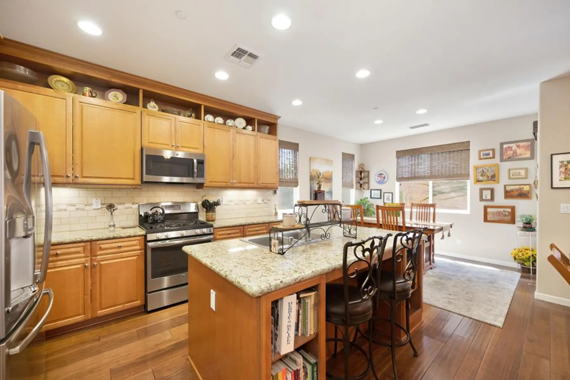 Property Slideshow image 4 of 41 | 9763 dartwell way, Sacramento, CA, 95829