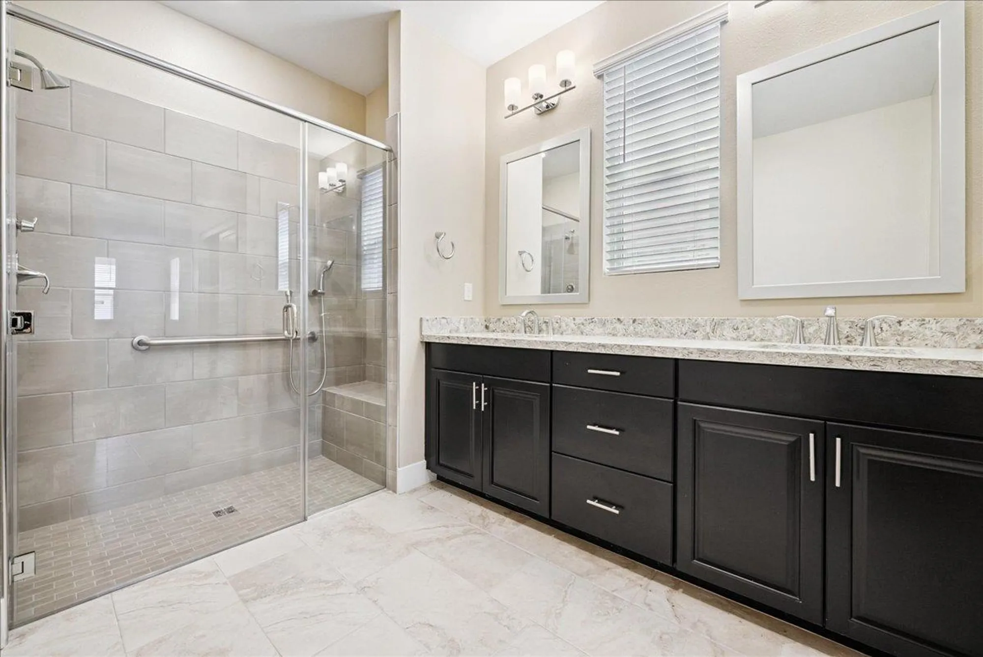 Property Slideshow image 27 of 38 | 7040 orbital ln, Roseville, CA, 95747