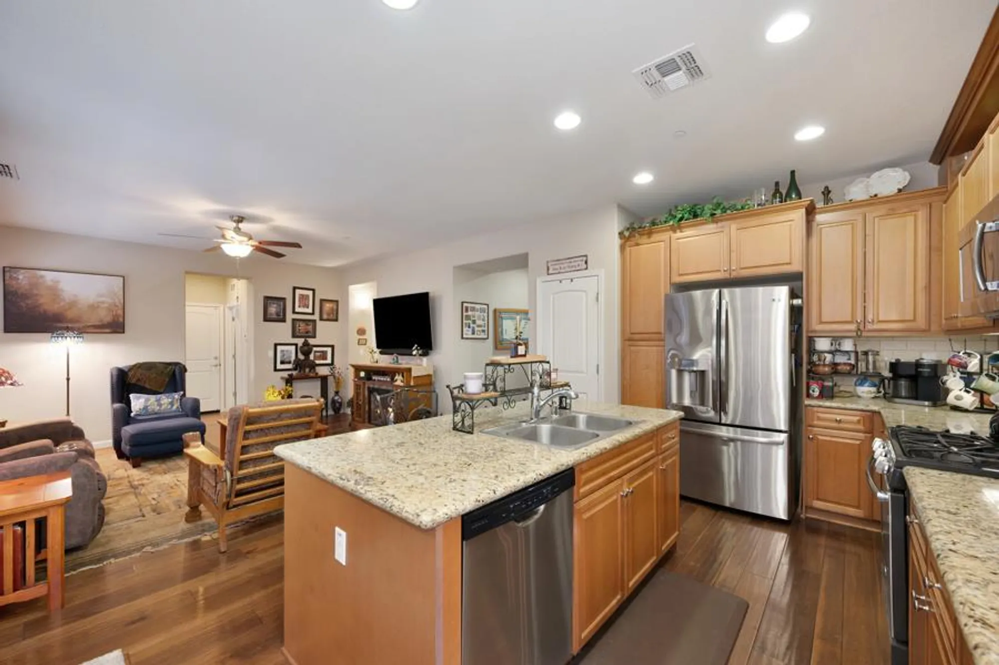 Property Slideshow image 6 of 41 | 9763 dartwell way, Sacramento, CA, 95829