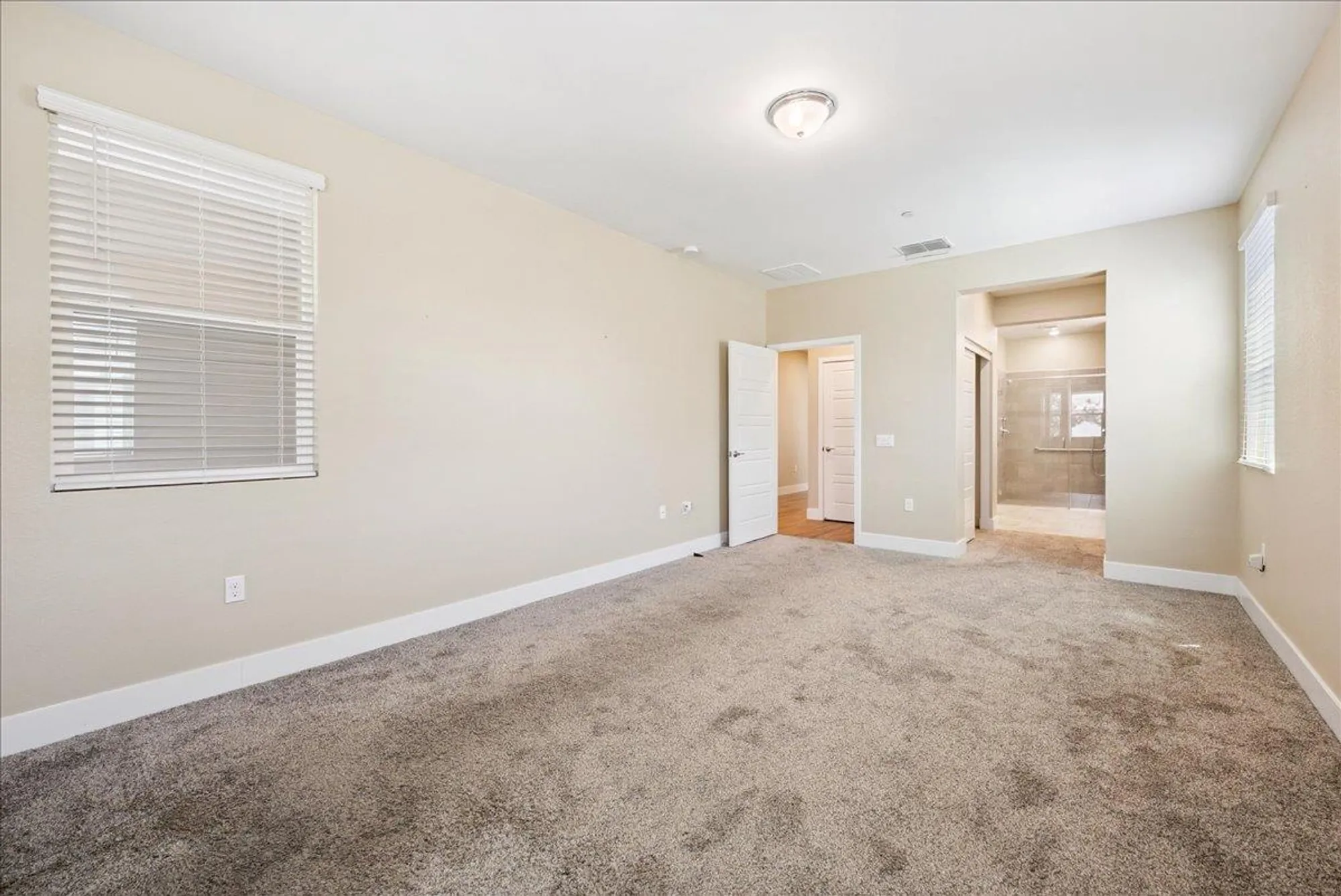 Property Slideshow image 26 of 38 | 7040 orbital ln, Roseville, CA, 95747