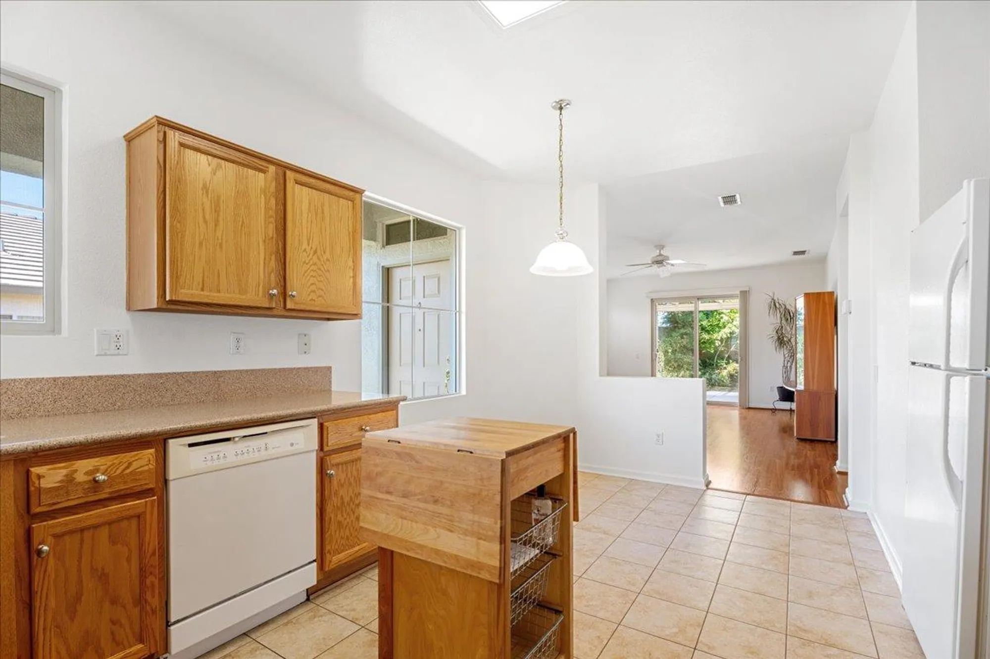 Property Slideshow image 10 of 31 | 2012 gatehouse ln, Lincoln, CA, 95648