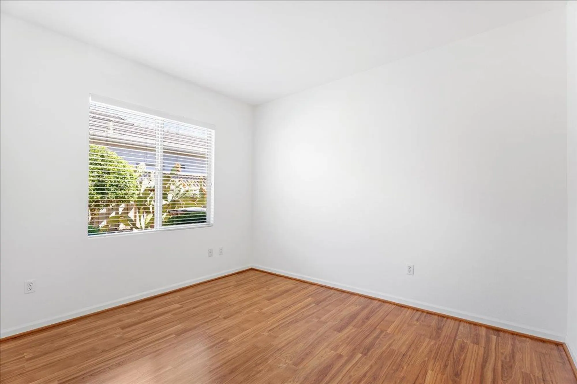 Property Slideshow image 13 of 31 | 2012 gatehouse ln, Lincoln, CA, 95648