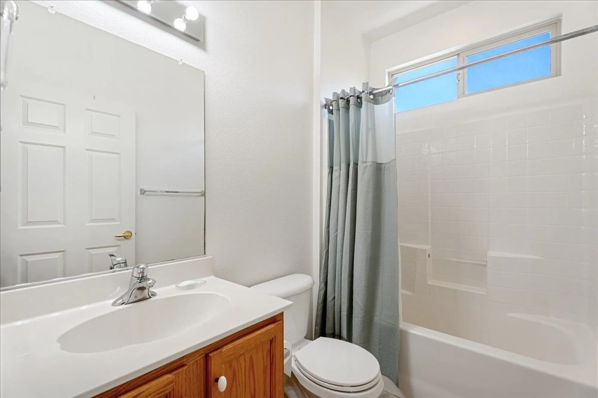 Property Slideshow image 12 of 31 | 2012 gatehouse ln, Lincoln, CA, 95648