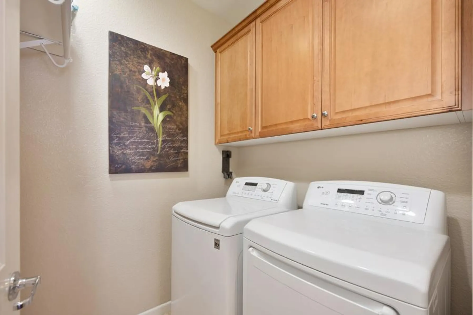 Property Slideshow image 31 of 41 | 9763 dartwell way, Sacramento, CA, 95829