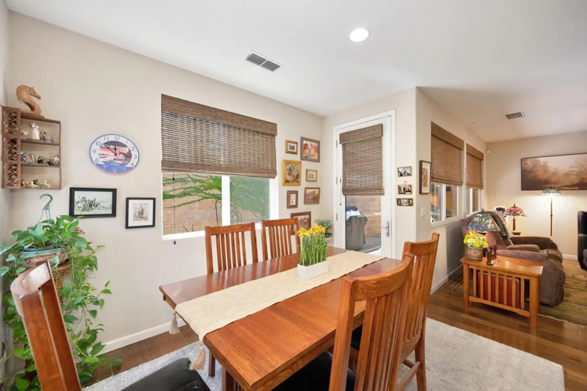 Property Slideshow image 11 of 41 | 9763 dartwell way, Sacramento, CA, 95829