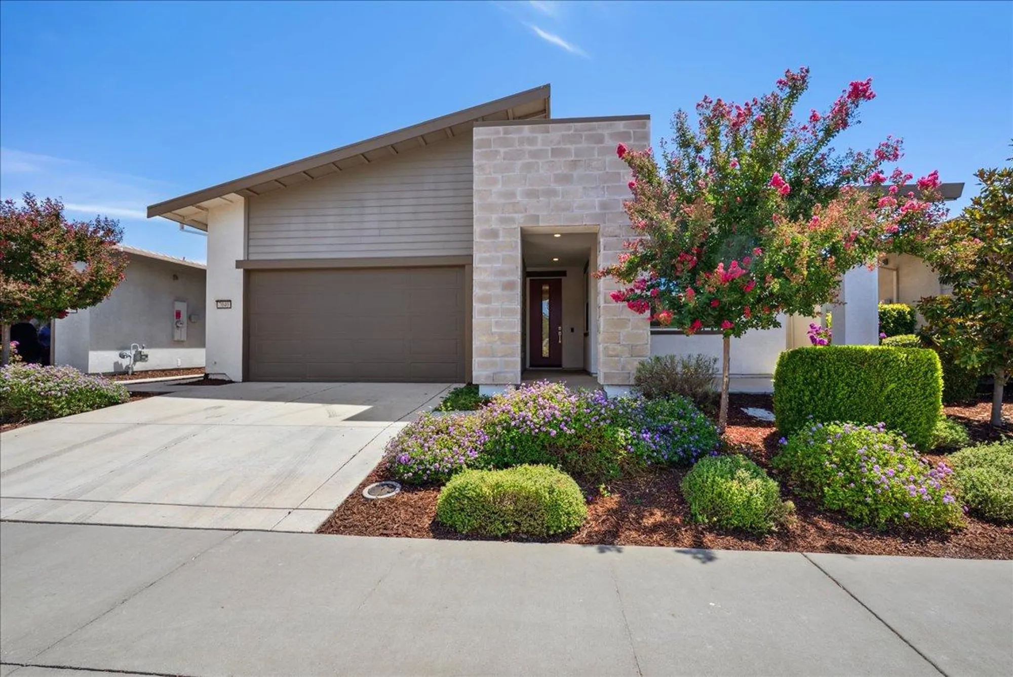 Property Slideshow image 1 of 38 | 7040 orbital ln, Roseville, CA, 95747