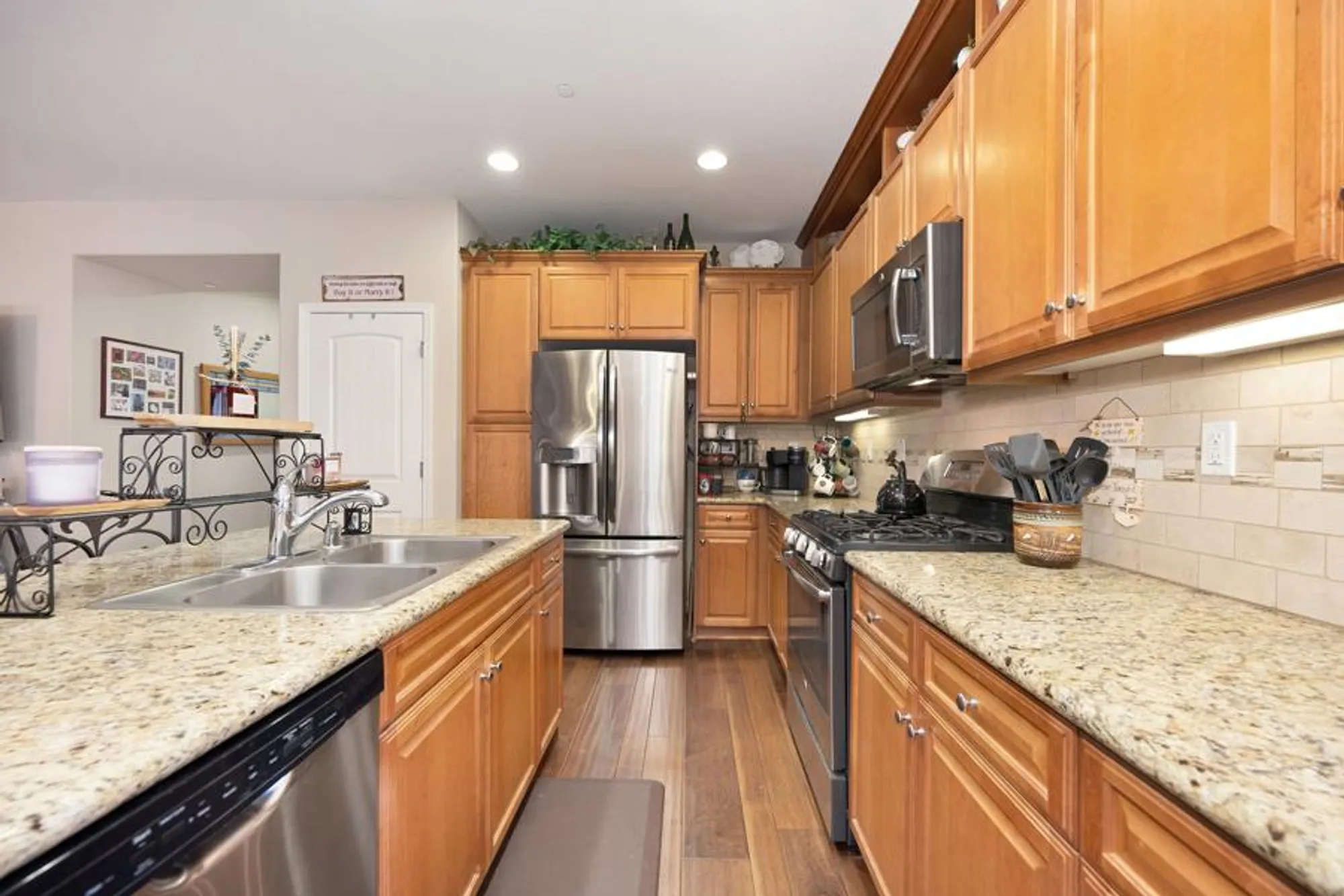 Property Slideshow image 7 of 41 | 9763 dartwell way, Sacramento, CA, 95829