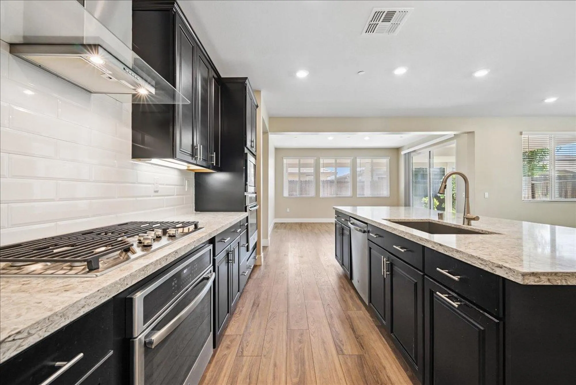 Property Slideshow image 11 of 38 | 7040 orbital ln, Roseville, CA, 95747