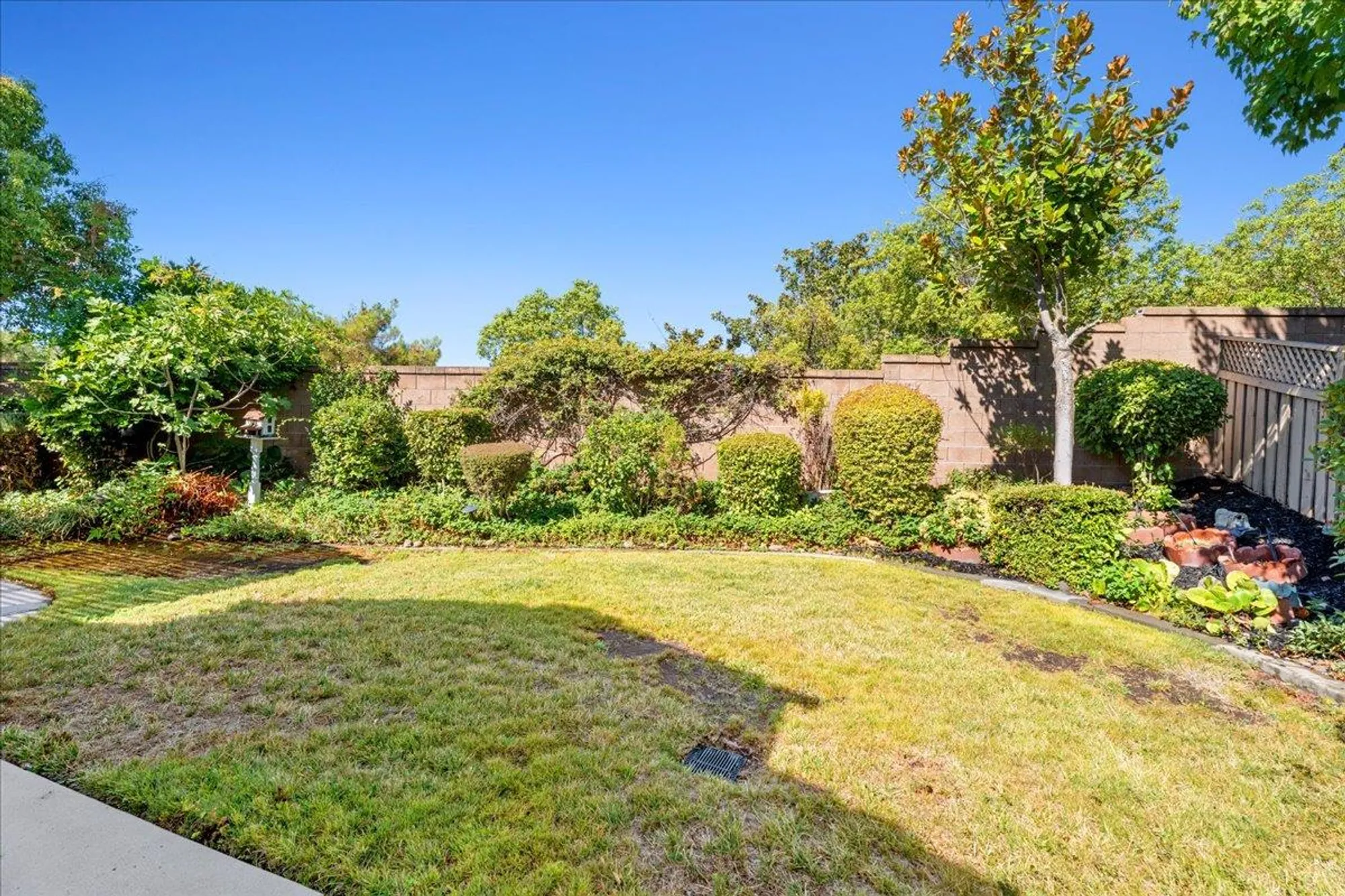 Property Slideshow image 24 of 31 | 2012 gatehouse ln, Lincoln, CA, 95648