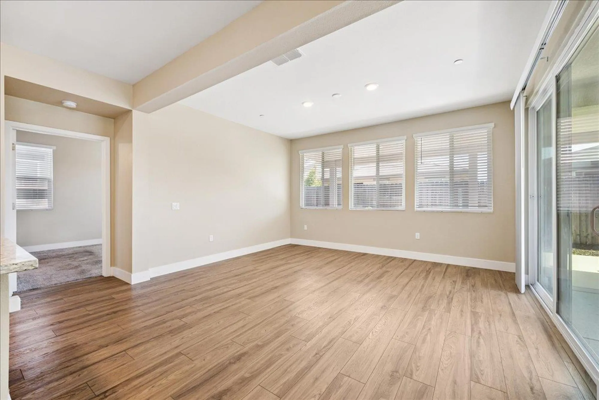 Property Slideshow image 13 of 38 | 7040 orbital ln, Roseville, CA, 95747