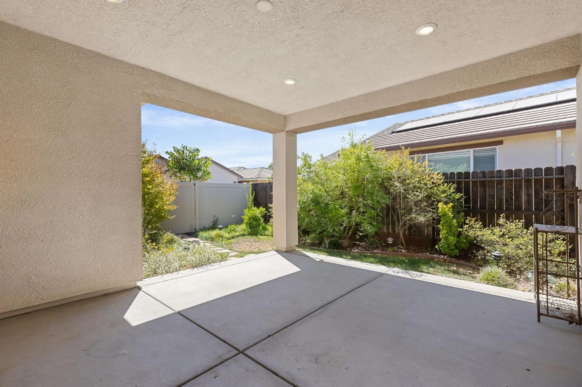 Property Slideshow image 22 of 38 | 4036 hovnanian dr, Sacramento, CA, 95834