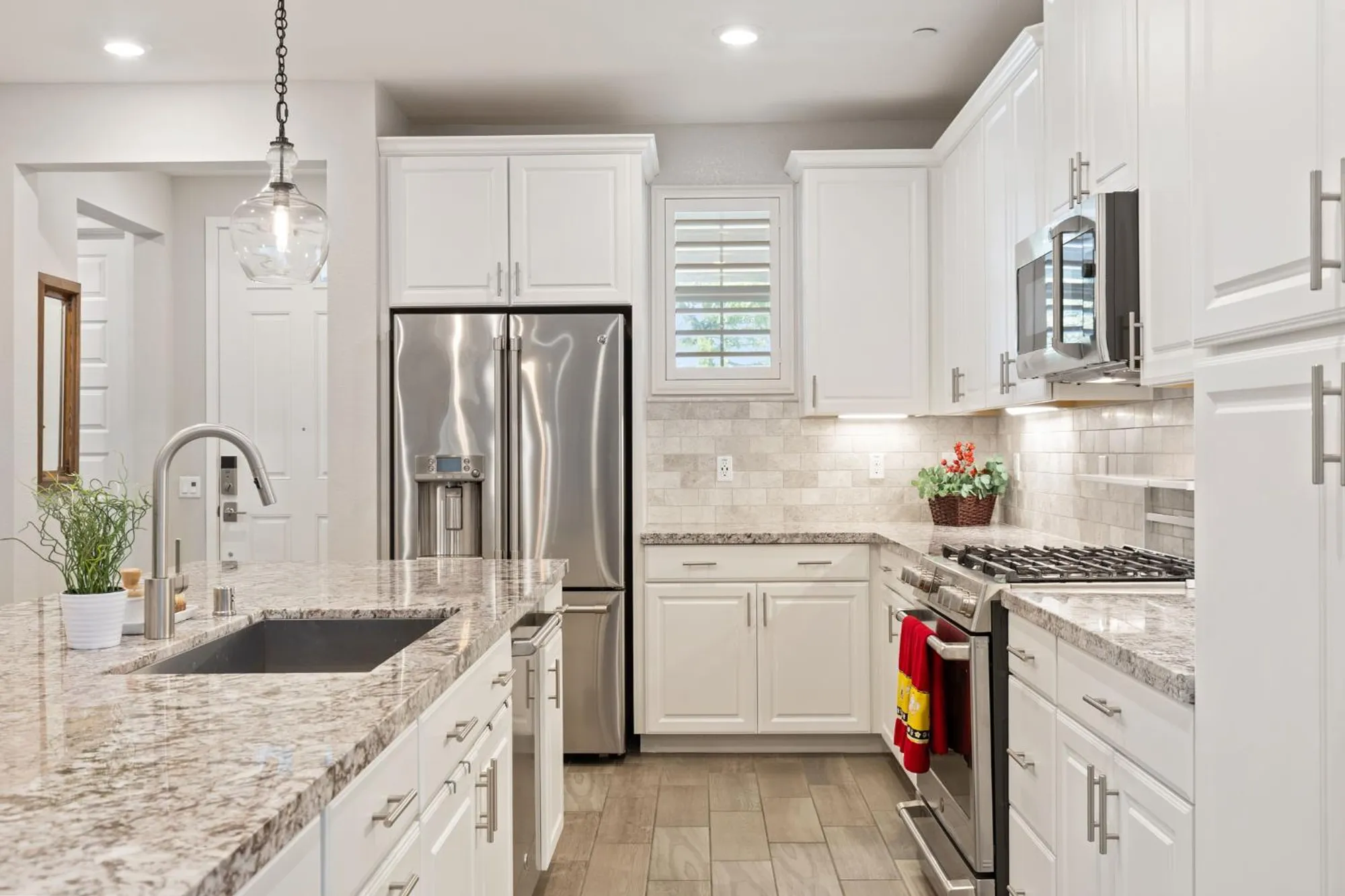 Property Slideshow image 4 of 38 | 4036 hovnanian dr, Sacramento, CA, 95834