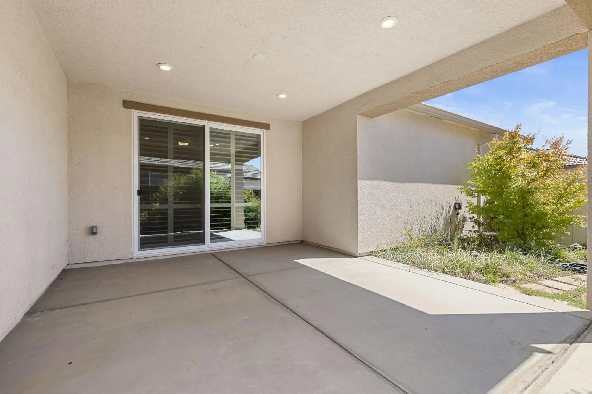 Property Slideshow image 23 of 38 | 4036 hovnanian dr, Sacramento, CA, 95834