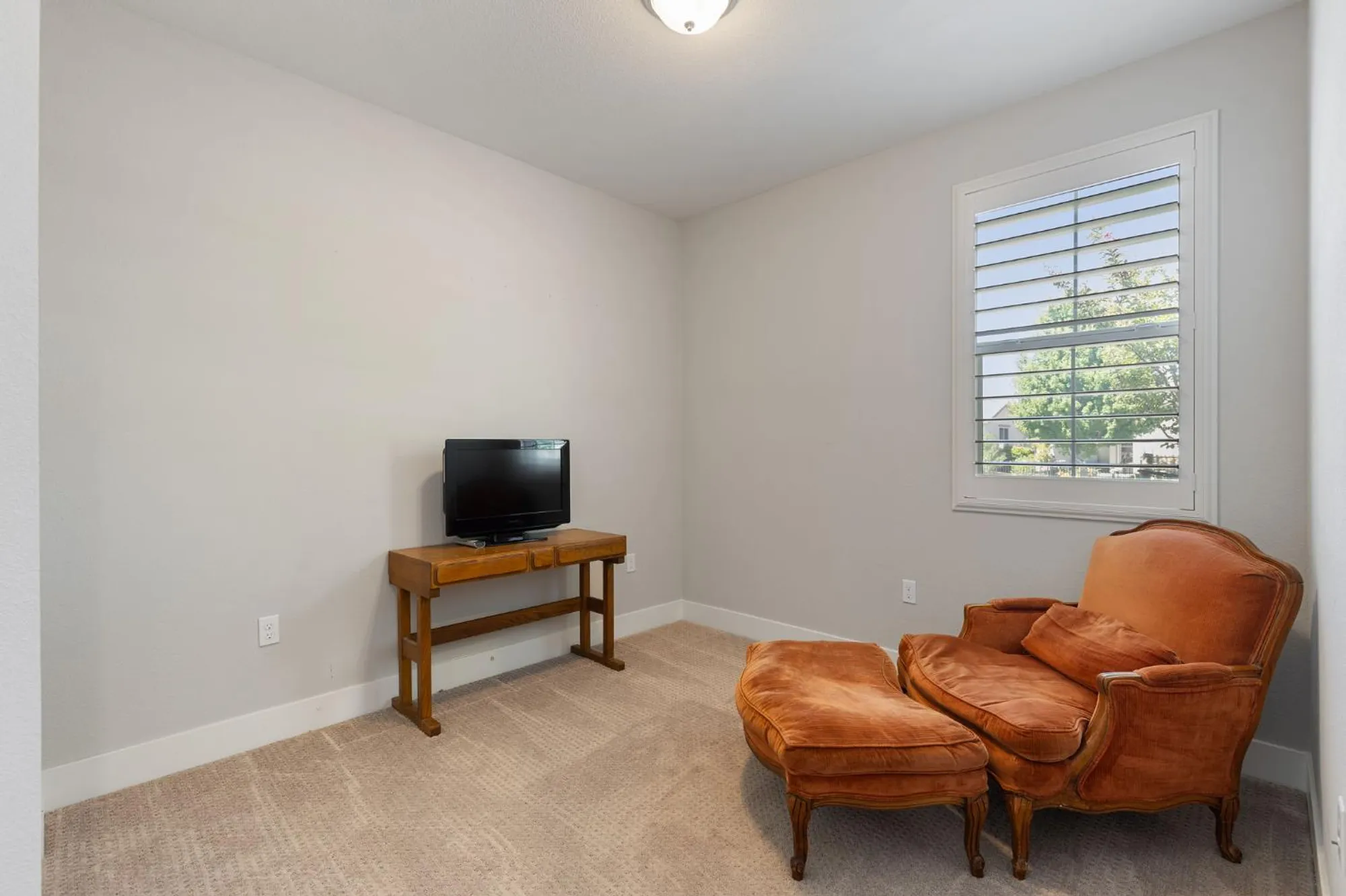 Property Slideshow image 17 of 38 | 4036 hovnanian dr, Sacramento, CA, 95834