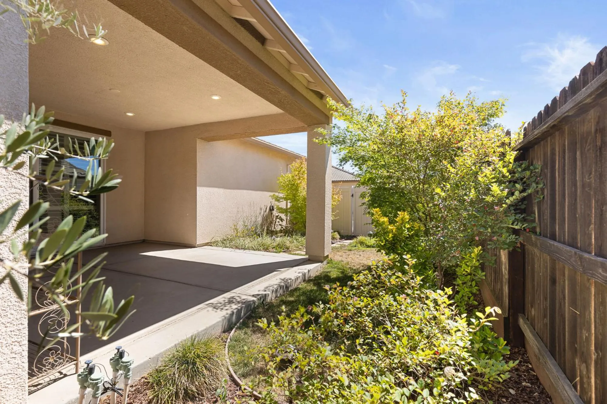 Property Slideshow image 21 of 38 | 4036 hovnanian dr, Sacramento, CA, 95834