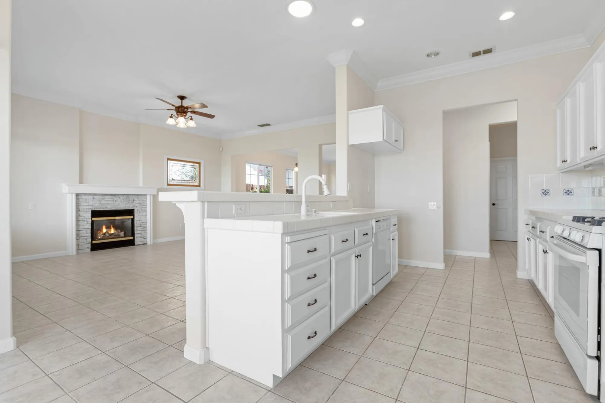 Property Slideshow image 2 of 41 | 4000 coldwater dr, Rocklin, CA, 95765