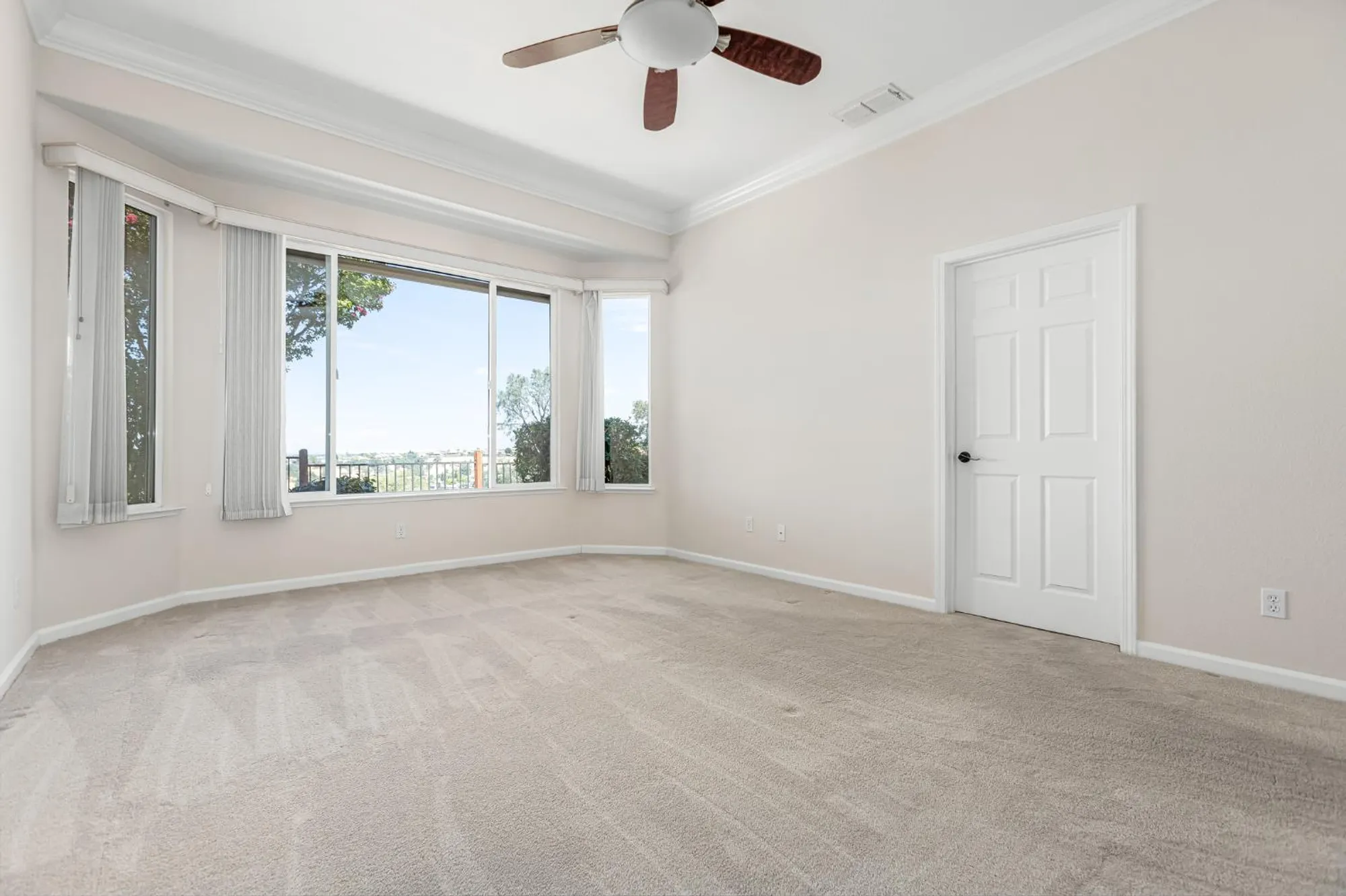 Property Slideshow image 18 of 41 | 4000 coldwater dr, Rocklin, CA, 95765