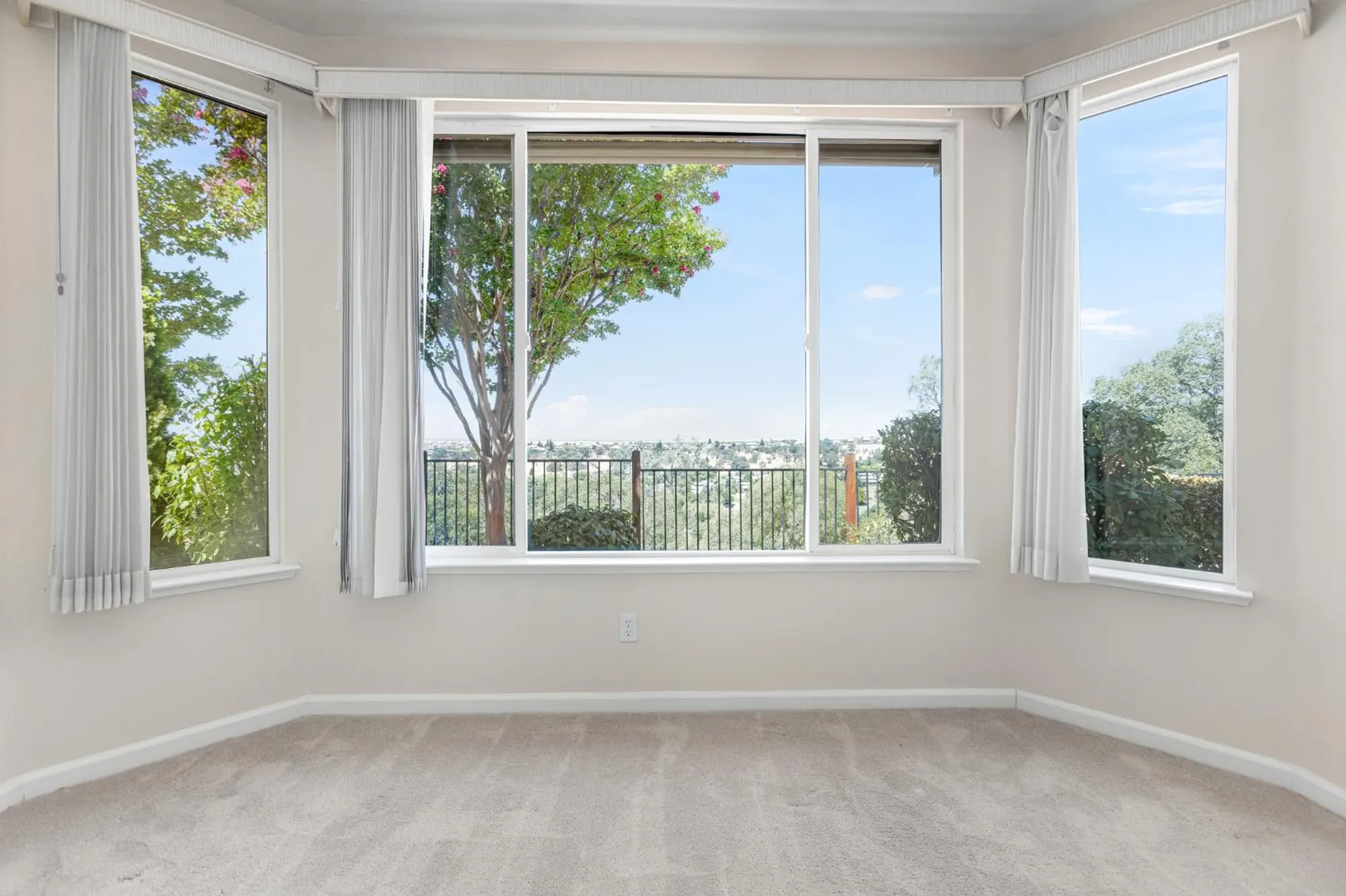 Property Slideshow image 19 of 41 | 4000 coldwater dr, Rocklin, CA, 95765