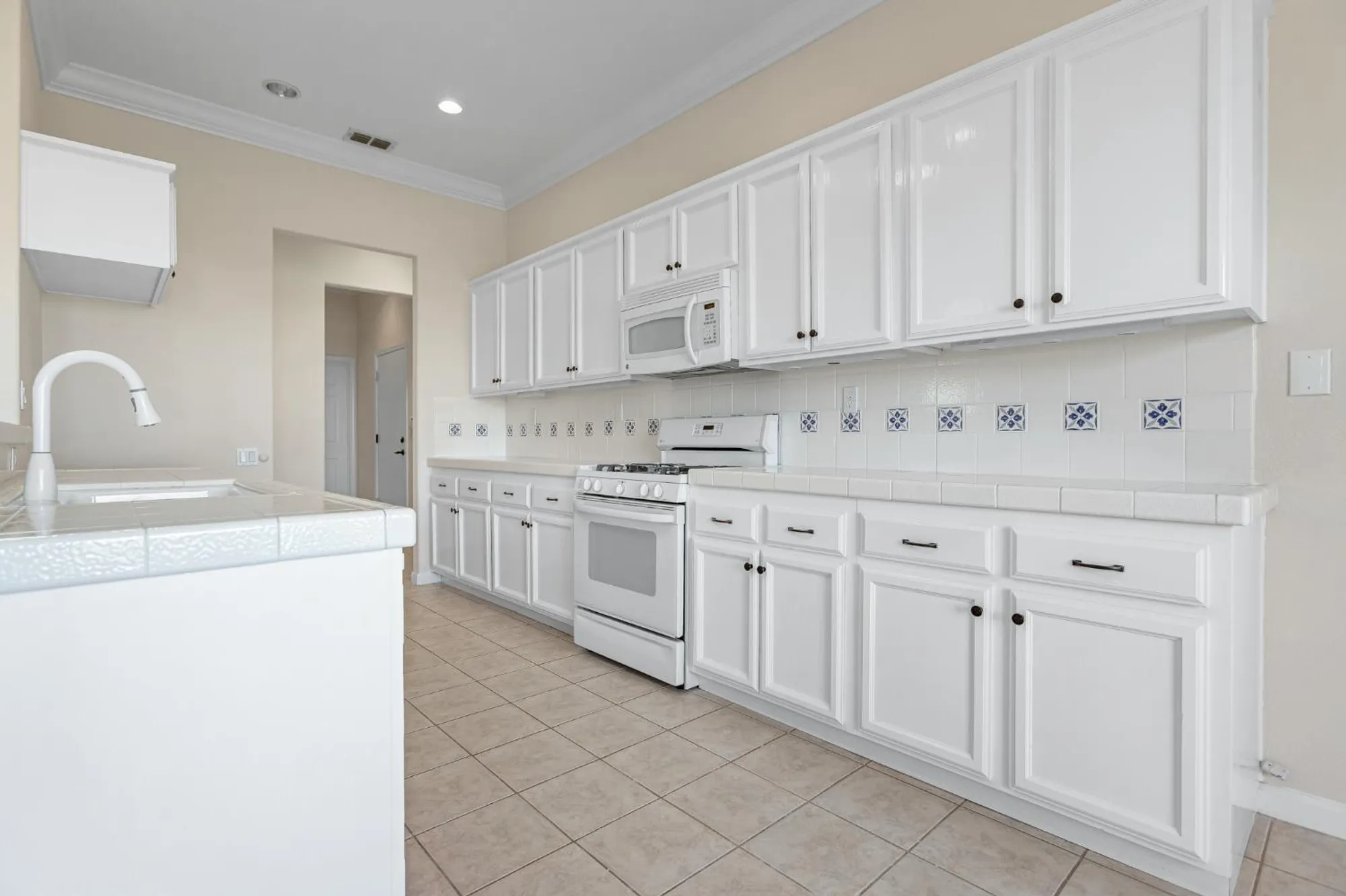 Property Slideshow image 4 of 41 | 4000 coldwater dr, Rocklin, CA, 95765