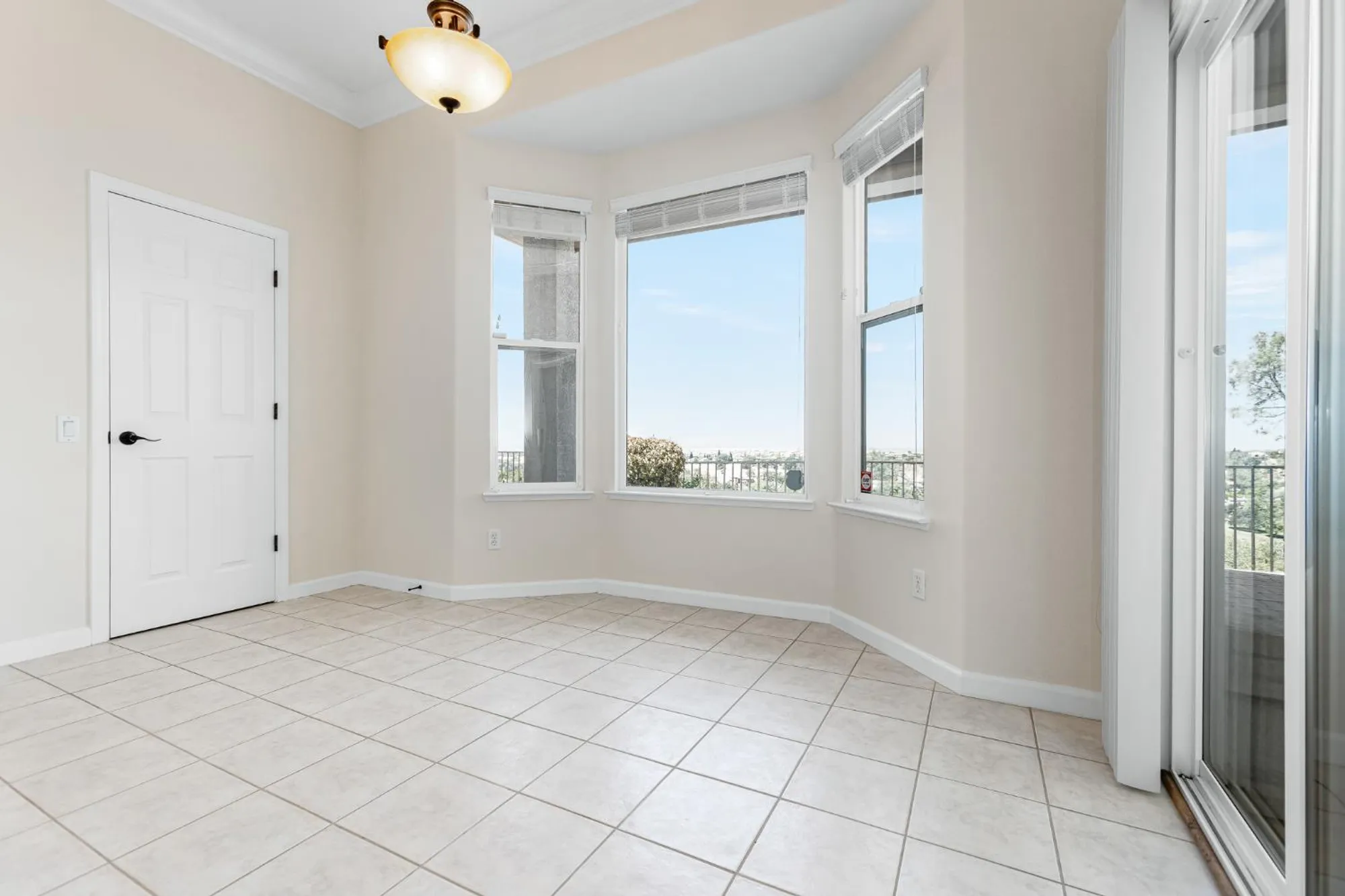 Property Slideshow image 14 of 41 | 4000 coldwater dr, Rocklin, CA, 95765