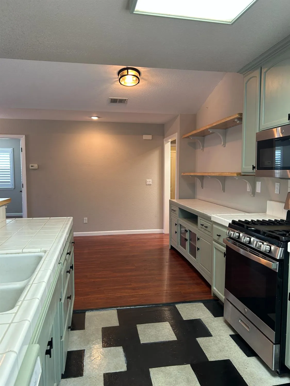 Property Slideshow image 38 of 43 | 677 village dr, Galt, CA, 95632