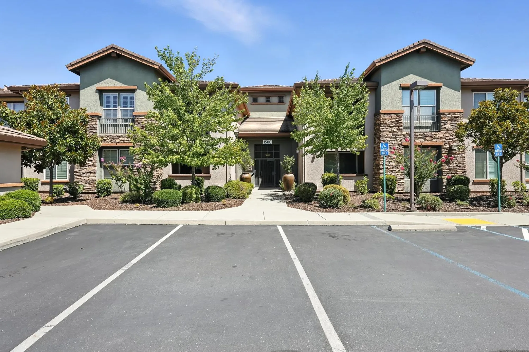 Property Slideshow image 2 of 38 | 1500 topanga ln unit 200, Lincoln, CA, 95648