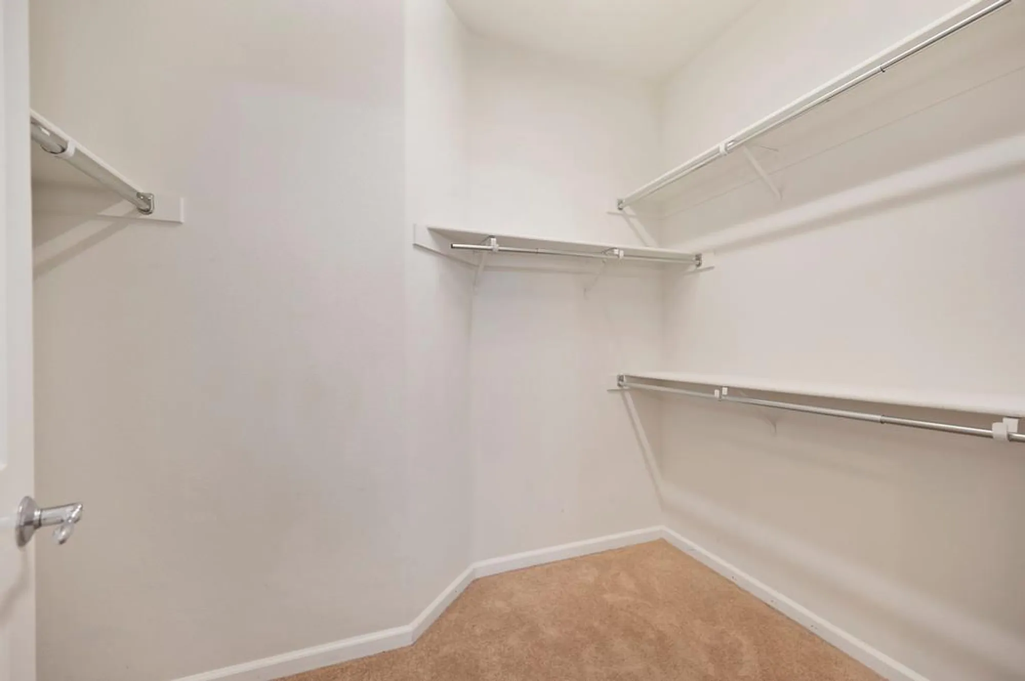 Property Slideshow image 27 of 42 | 7632 chatsworth cir, Elk Grove, CA, 95757