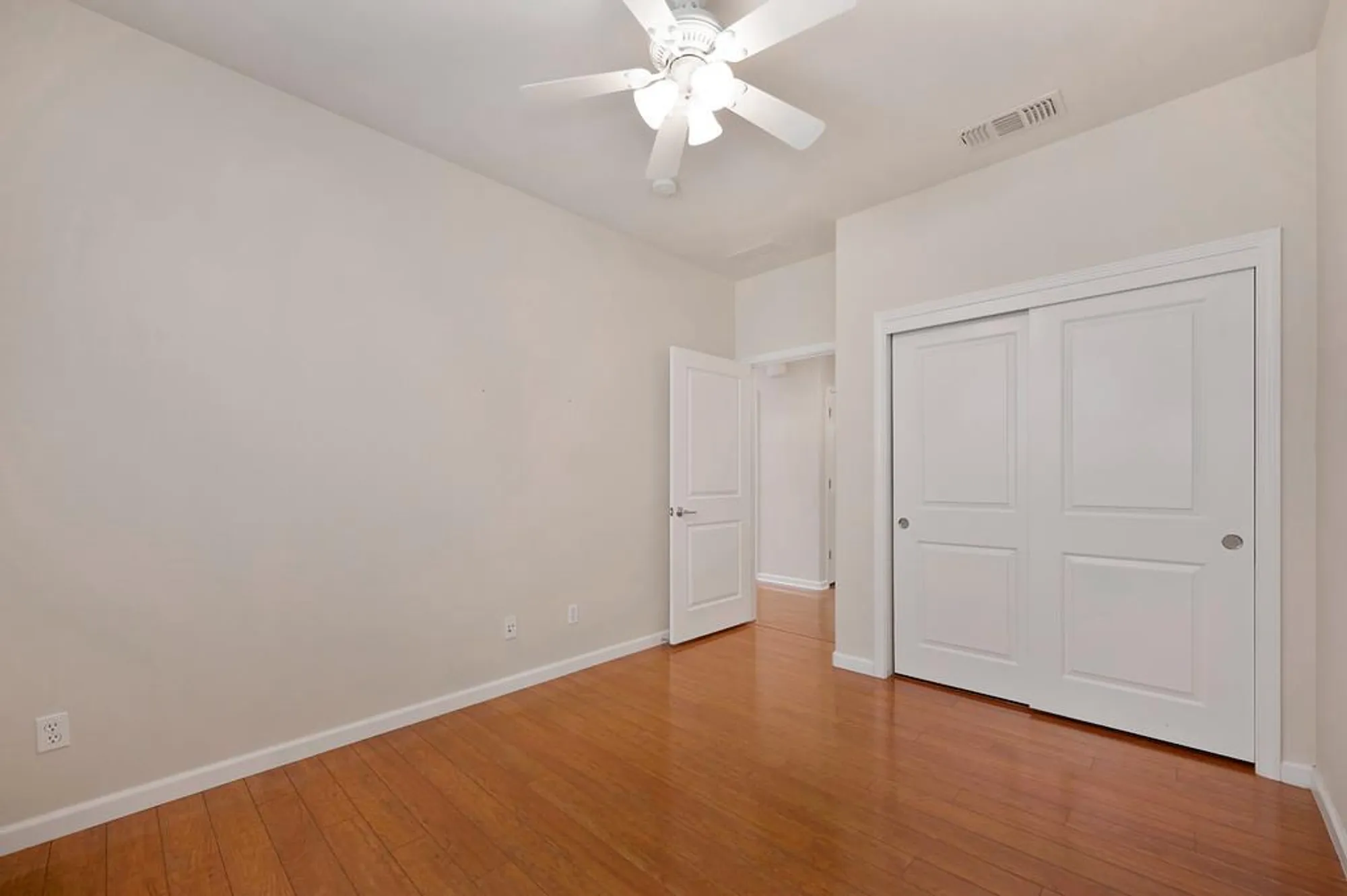 Property Slideshow image 29 of 42 | 7632 chatsworth cir, Elk Grove, CA, 95757